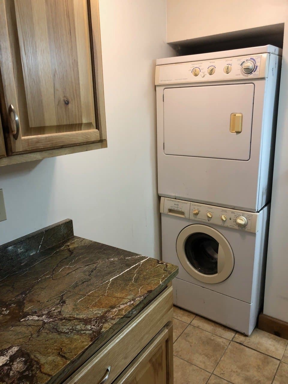 Sebago Apartment: 686 Sebago Rd