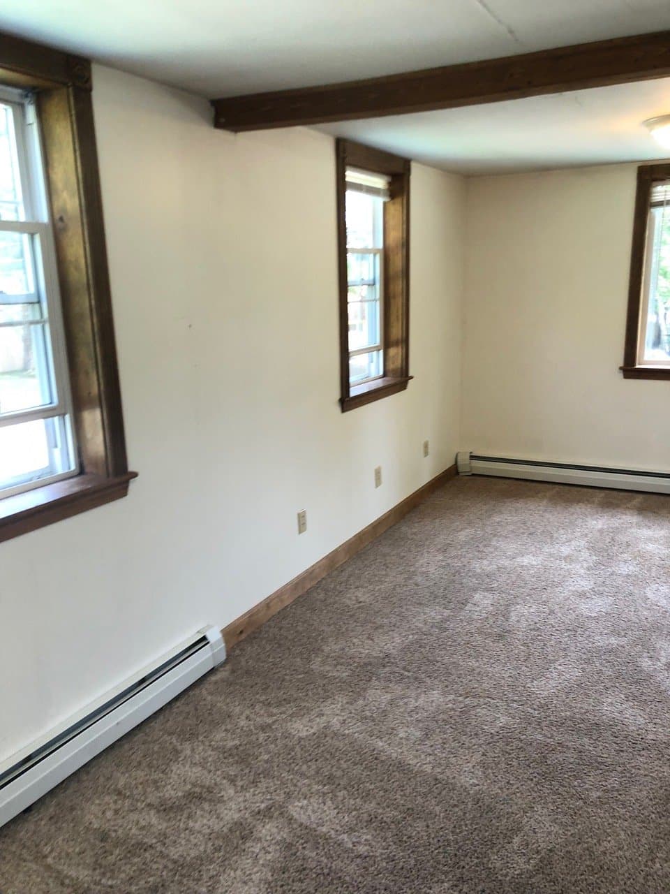 Sebago Apartment: 686 Sebago Rd