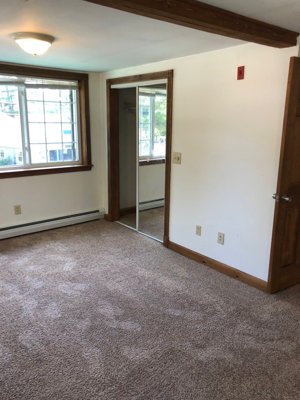 Sebago Apartment: 686 Sebago Rd