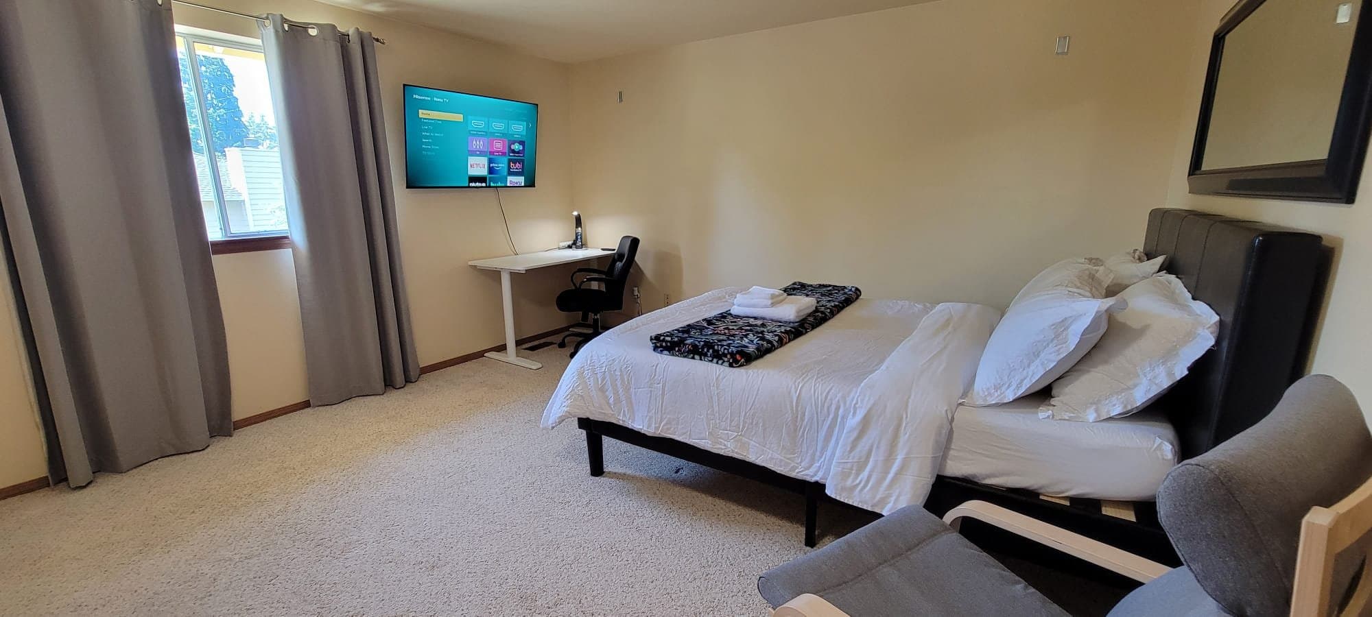 Shoreline Single Room: 19925 Wallingford Ave N