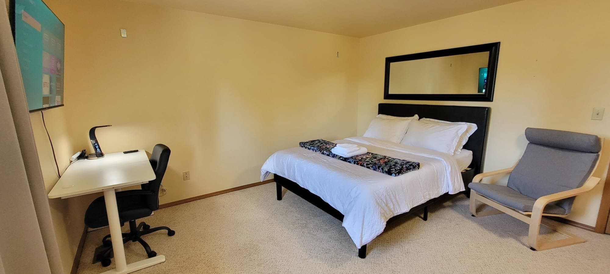 Shoreline Single Room: 19925 Wallingford Ave N