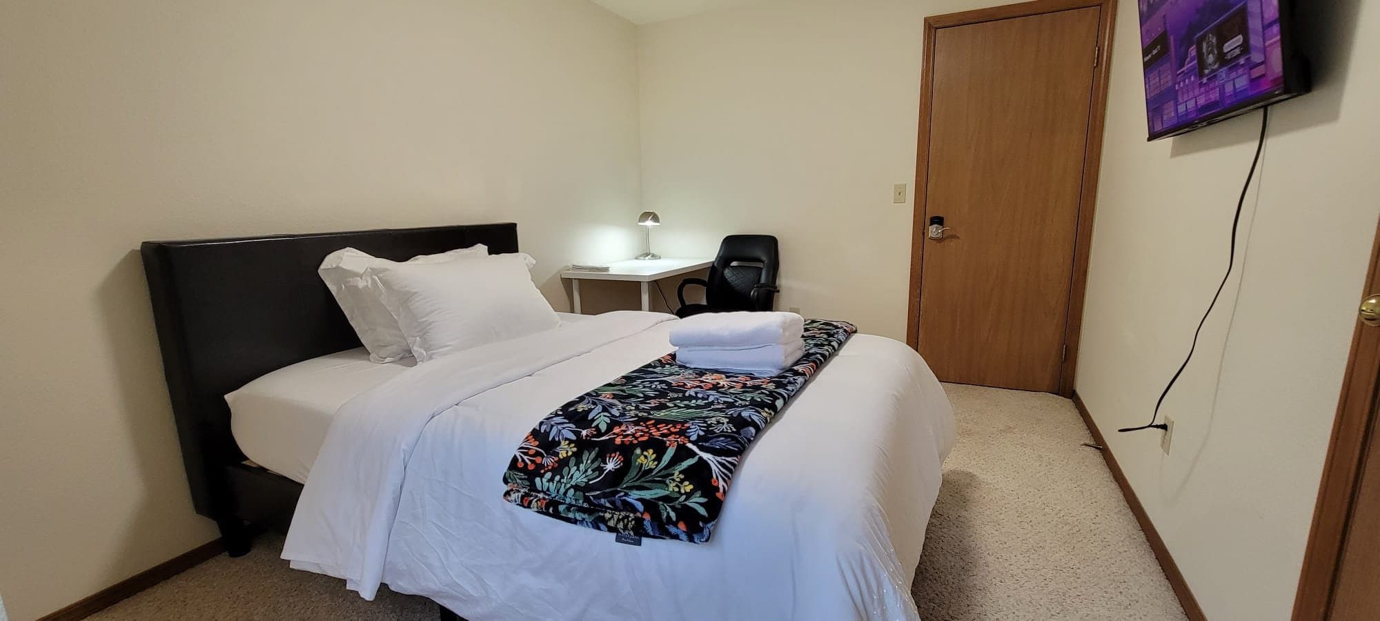 Shoreline Single Room: 19925 Wallingford Ave N