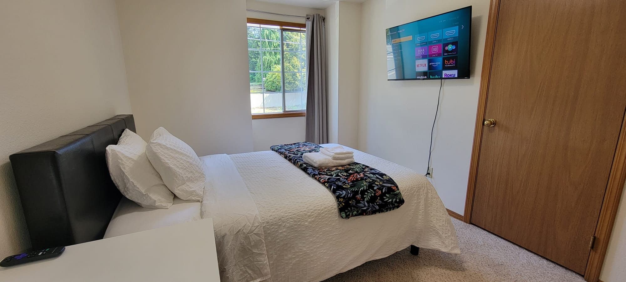 Shoreline Single Room: 19925 Wallingford Ave N