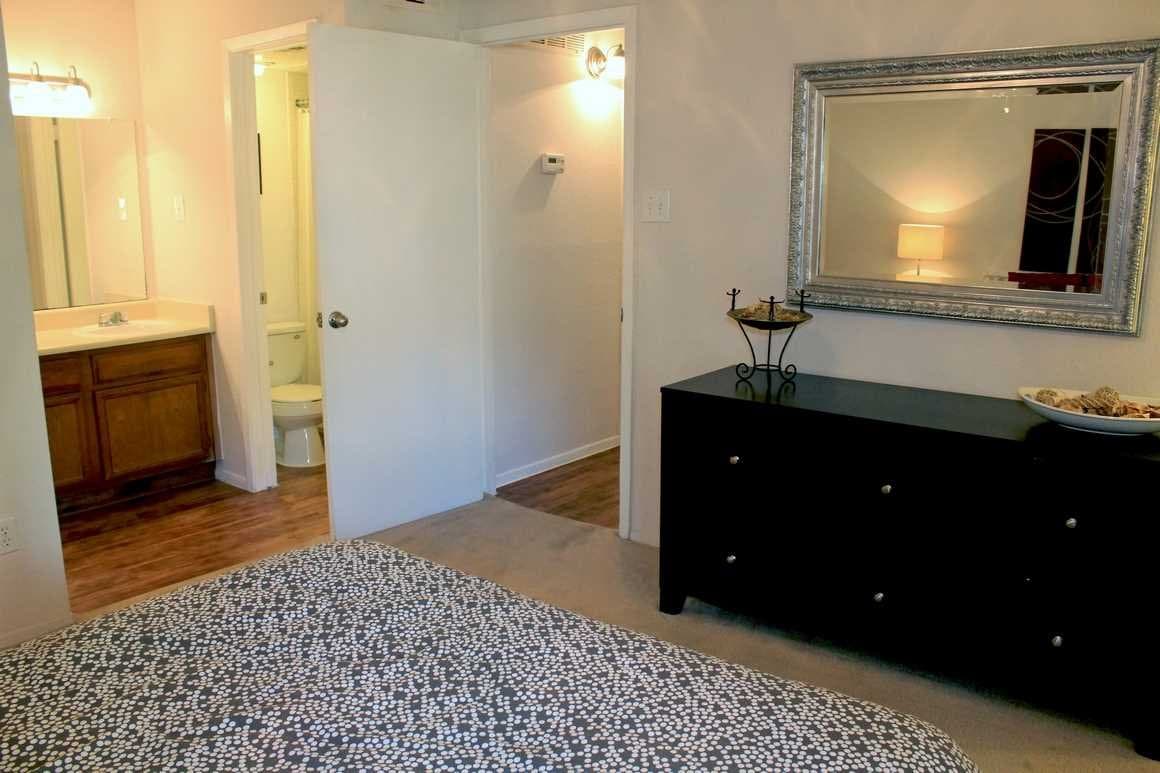 austin Apartment: 2000 Cedar Bend Dr