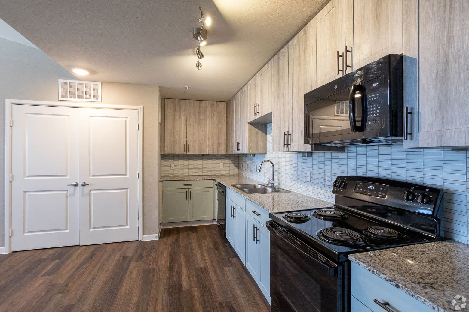 austin Apartment: 3300 oak creek dr