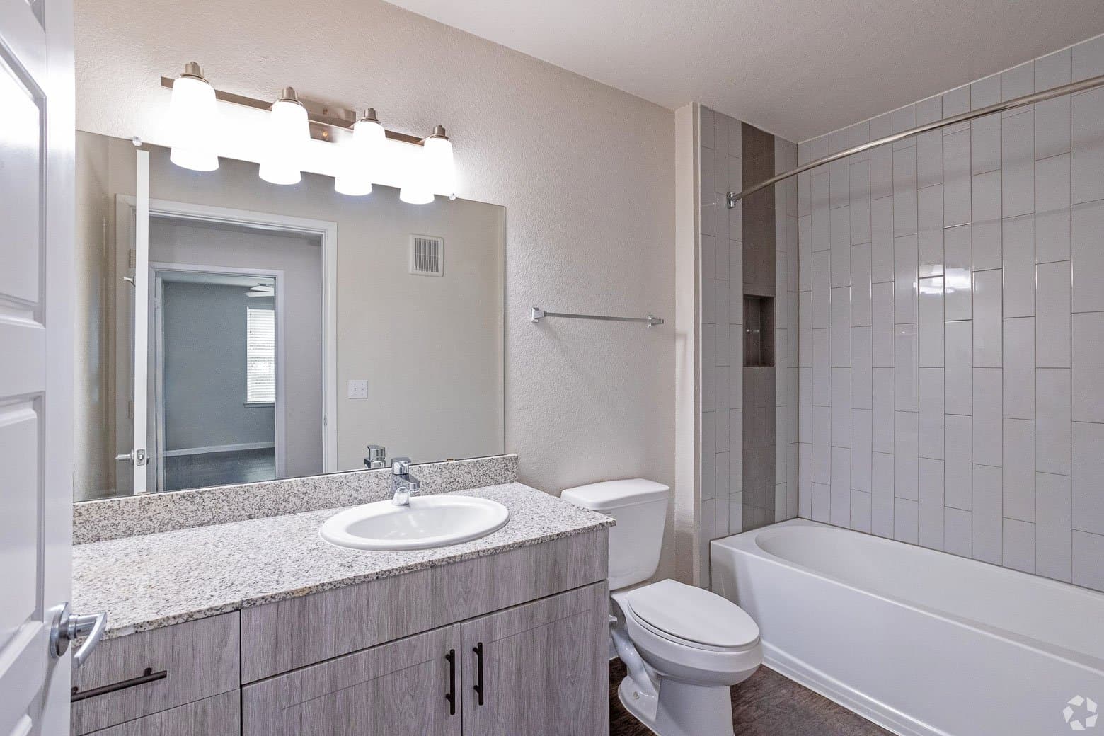 austin Apartment: 3300 oak creek dr
