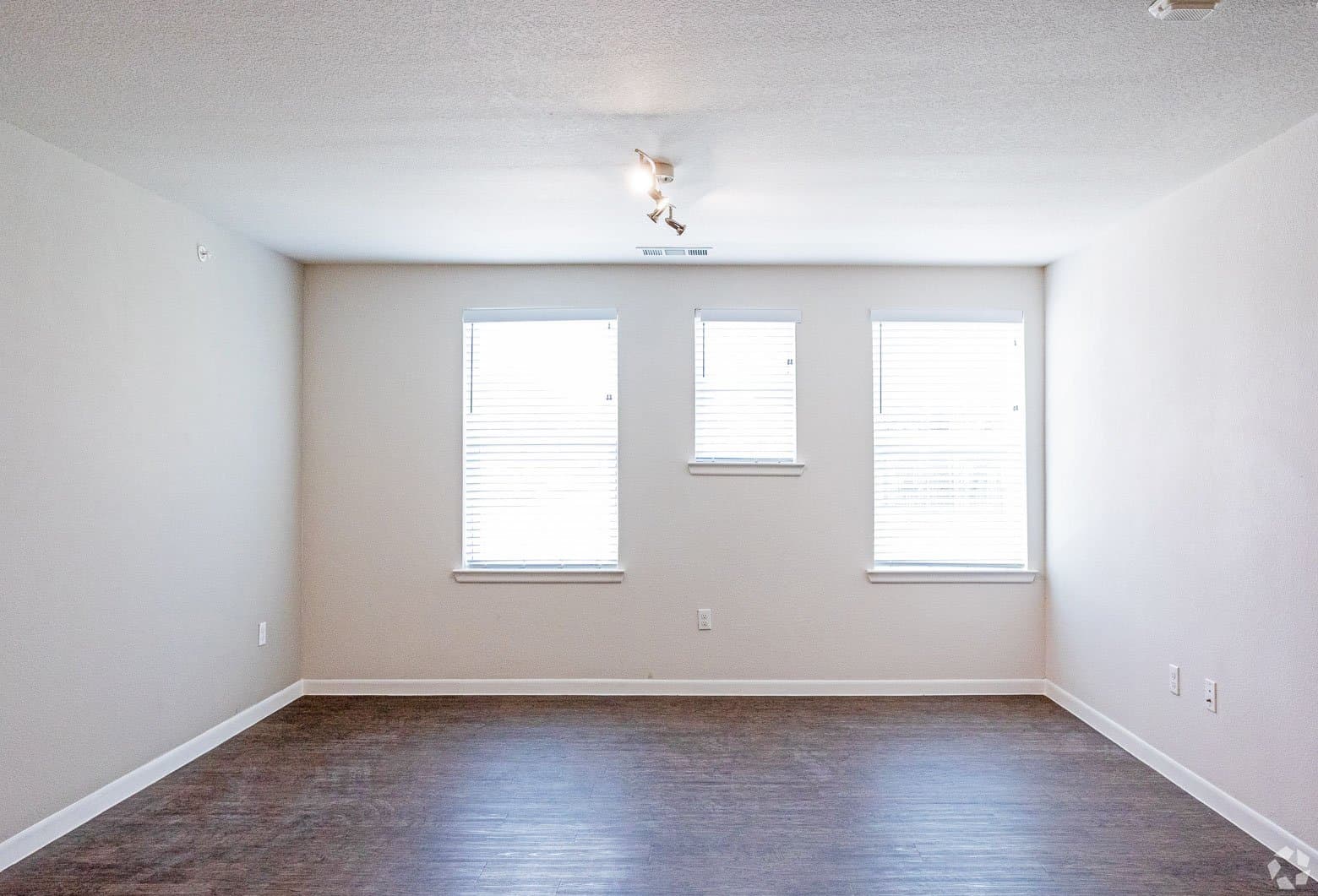 austin Apartment: 3300 oak creek dr