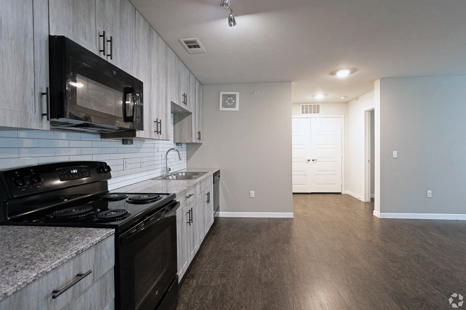 austin Apartment: 3300 oak creek dr
