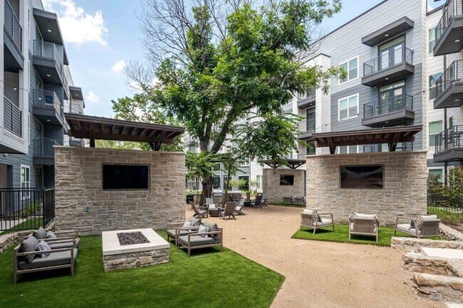 Fort Worth Apartment: 2001 E 4th St