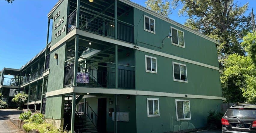 Salem House: 1116 Waller St SE