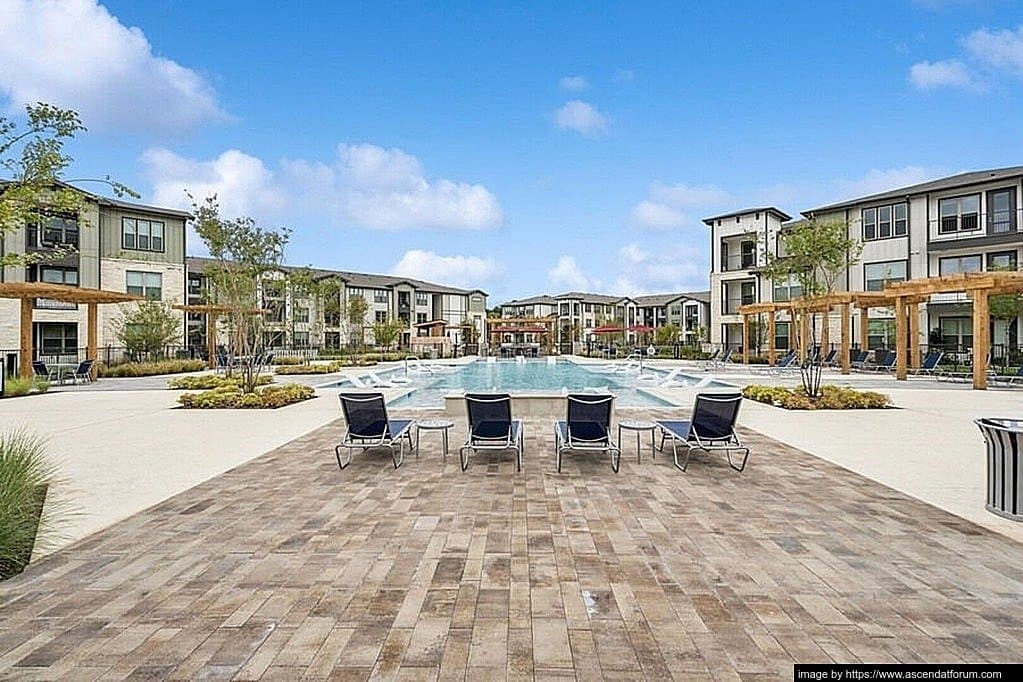Grtand Prairie Apartment: 2290 Forum Dr