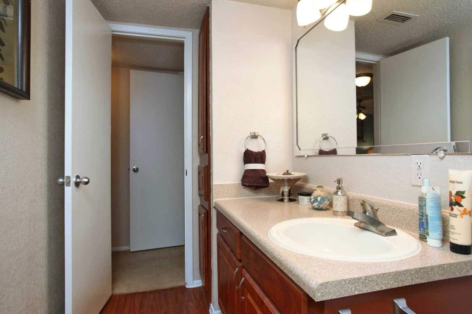Austin Apartment: 7201 Hart Ln