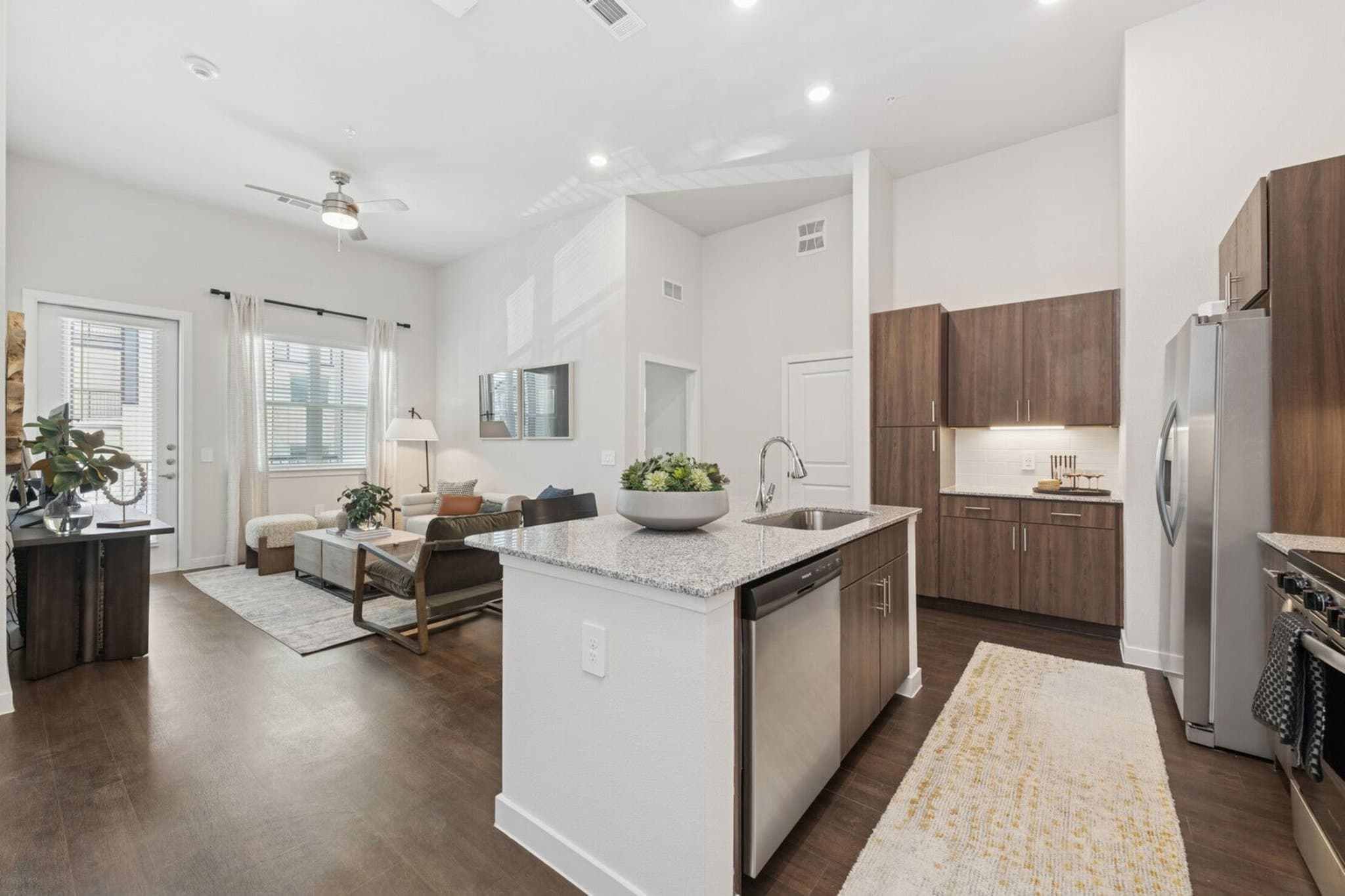Grtand Prairie Apartment: 2290 Forum Dr