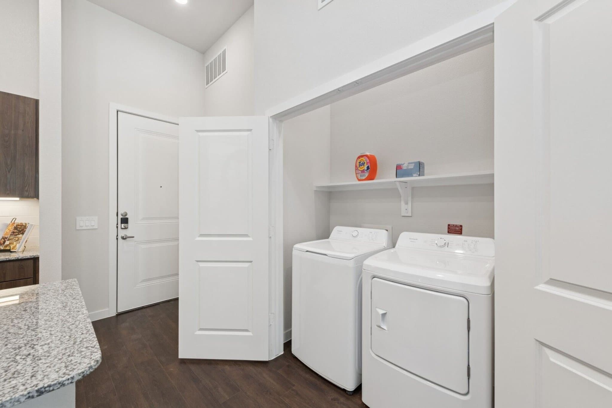 Grtand Prairie Apartment: 2290 Forum Dr