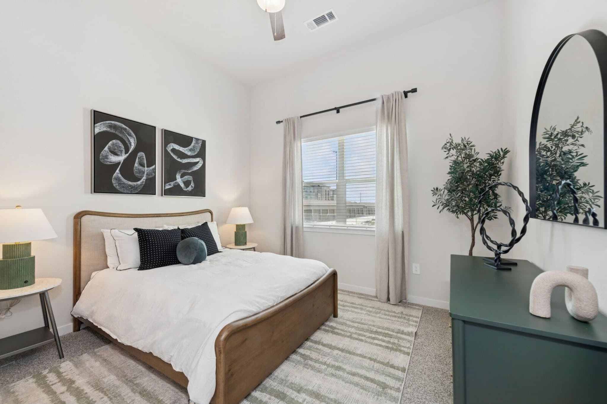 Grtand Prairie Apartment: 2290 Forum Dr