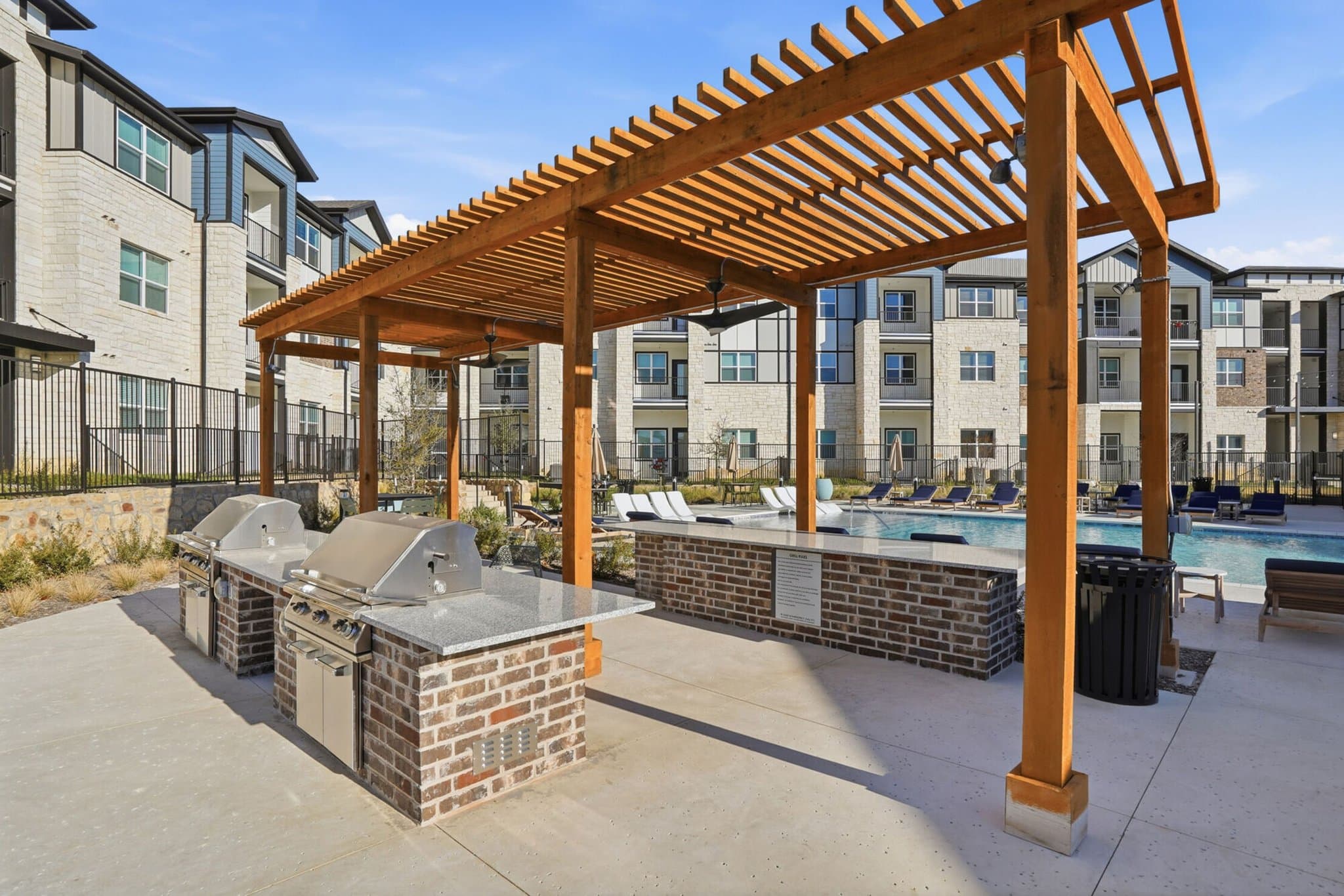 Grtand Prairie Apartment: 2290 Forum Dr