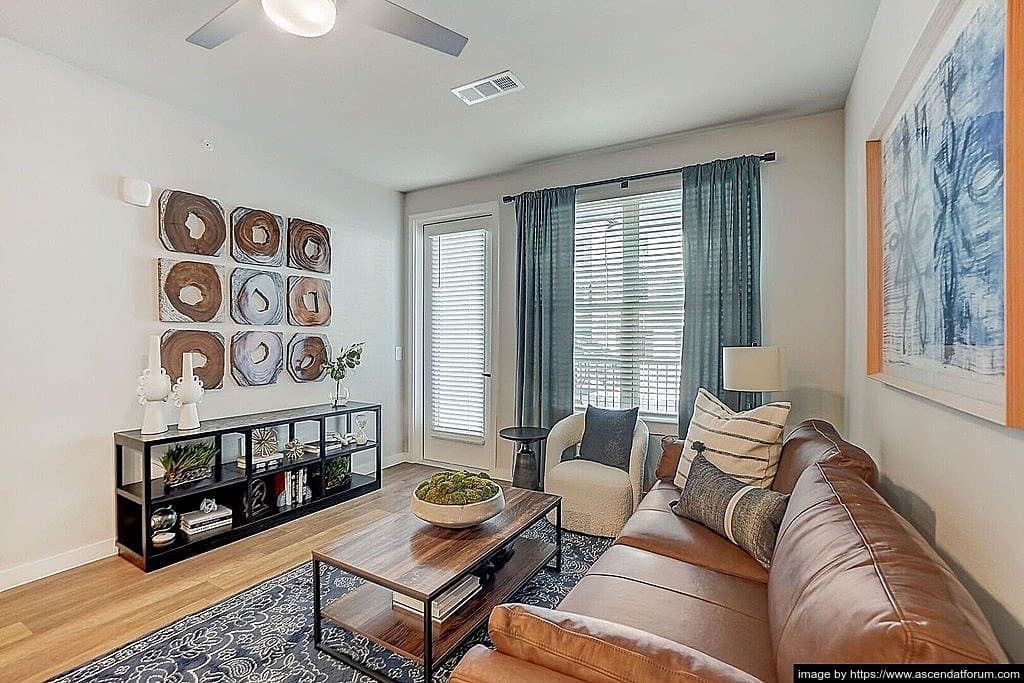 Grtand Prairie Apartment: 2290 Forum Dr