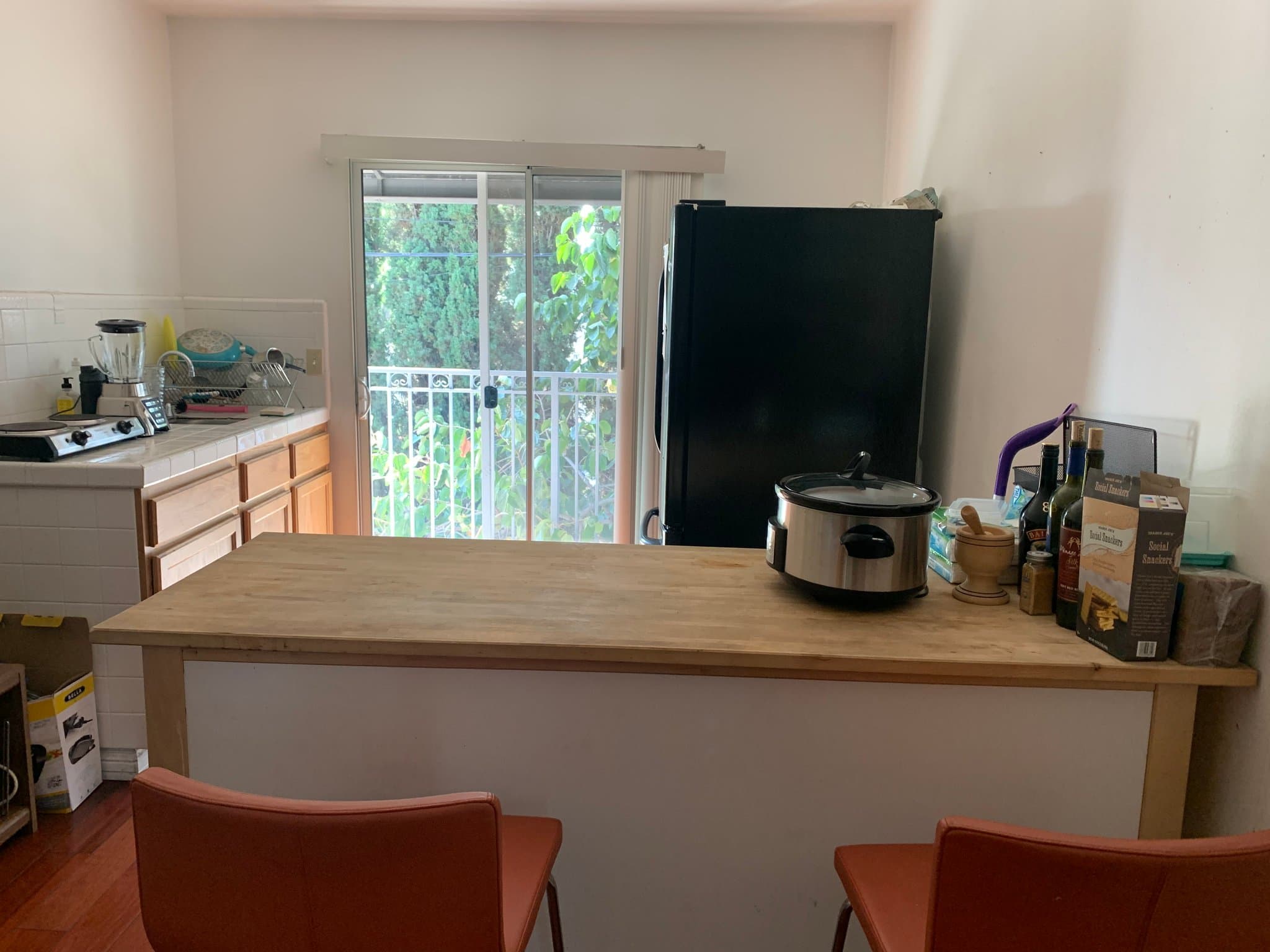 Los Angeles Single Room: 4416 Franklin ave.