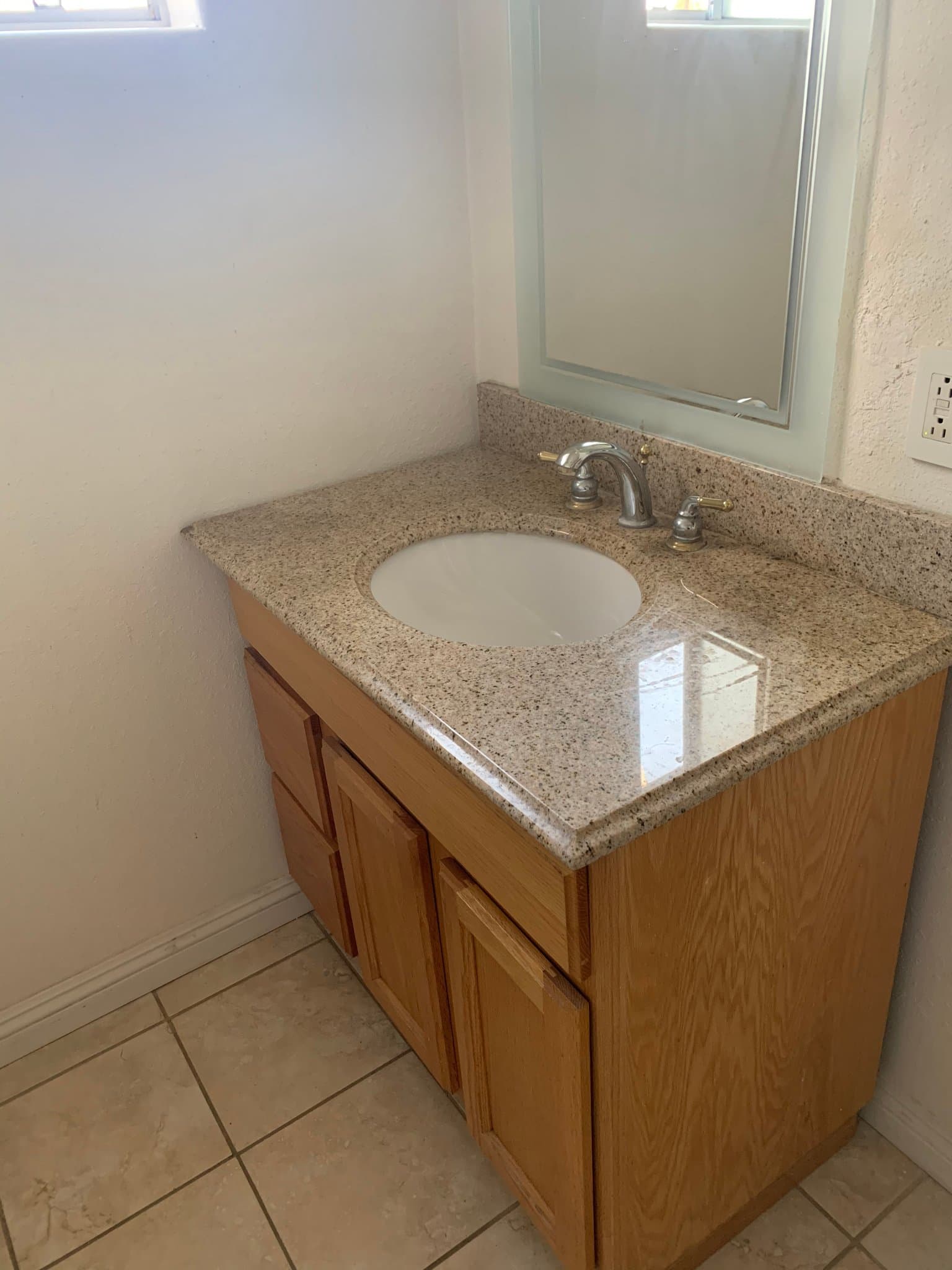 Los Angeles Single Room: 4416 Franklin ave.