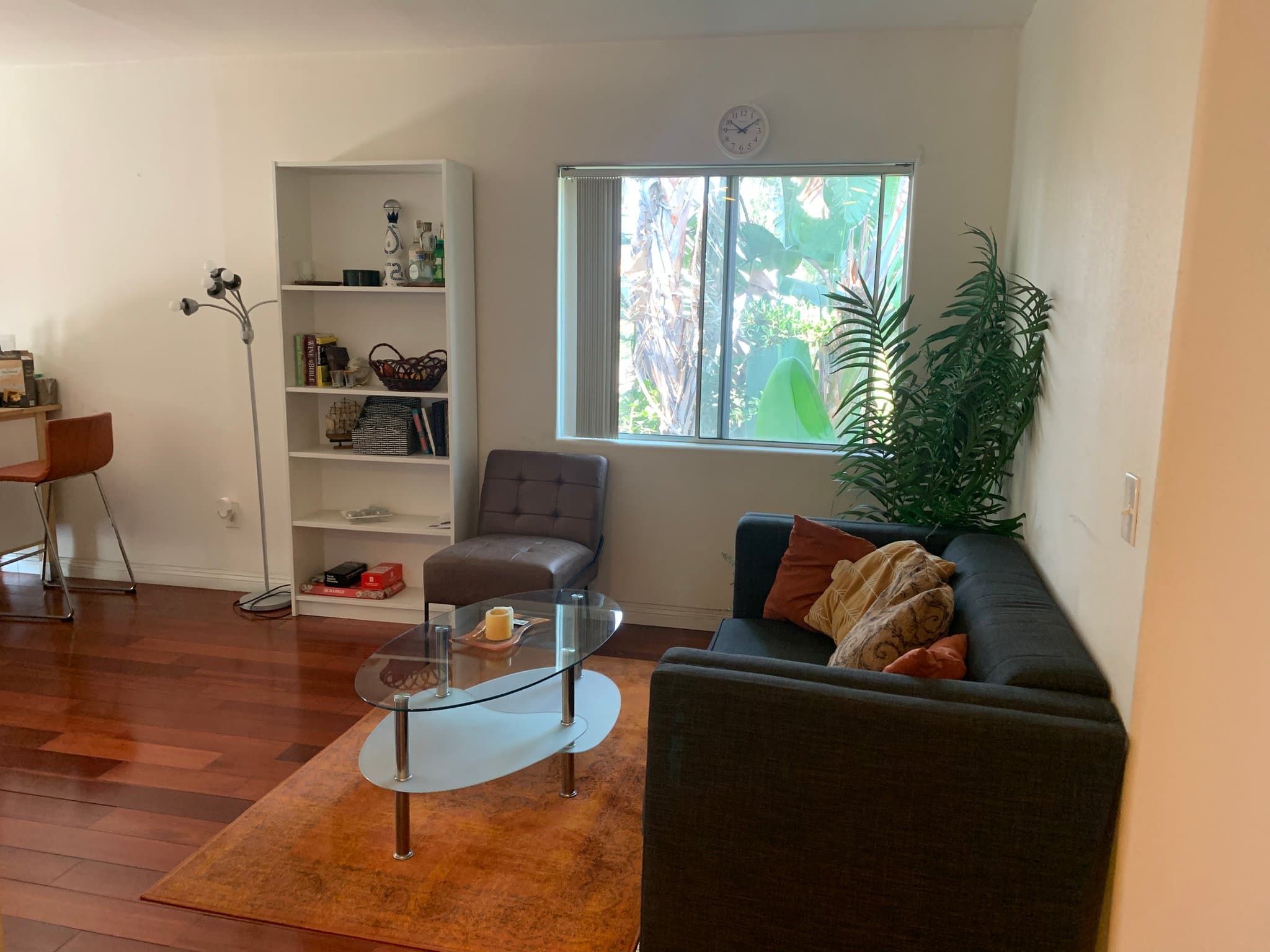 Los Angeles Single Room: 4416 Franklin ave.
