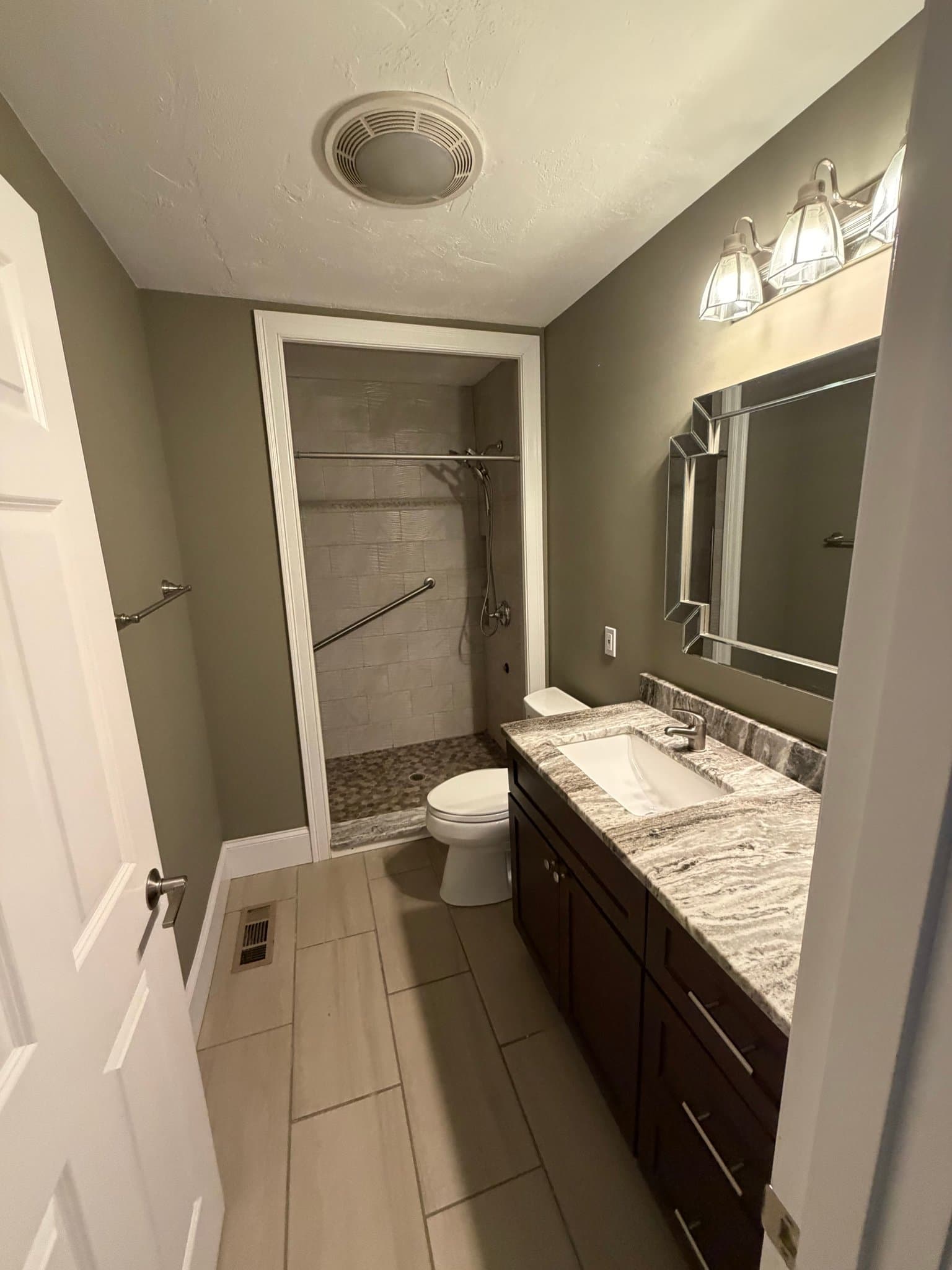 Millbury Apartment: 19 Main St