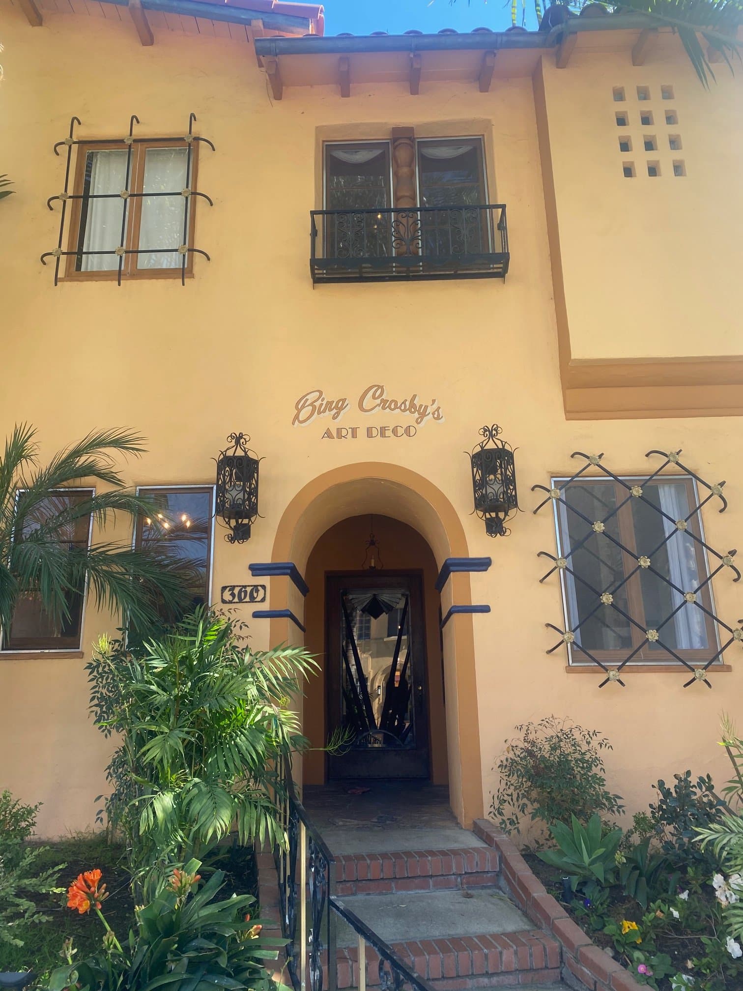 Los Angeles Apartment: 360 S Cloverdale Ave