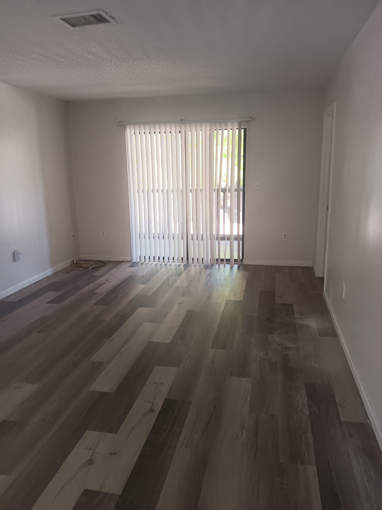 Sanford Apartment: 2541 S Myrtle Ave