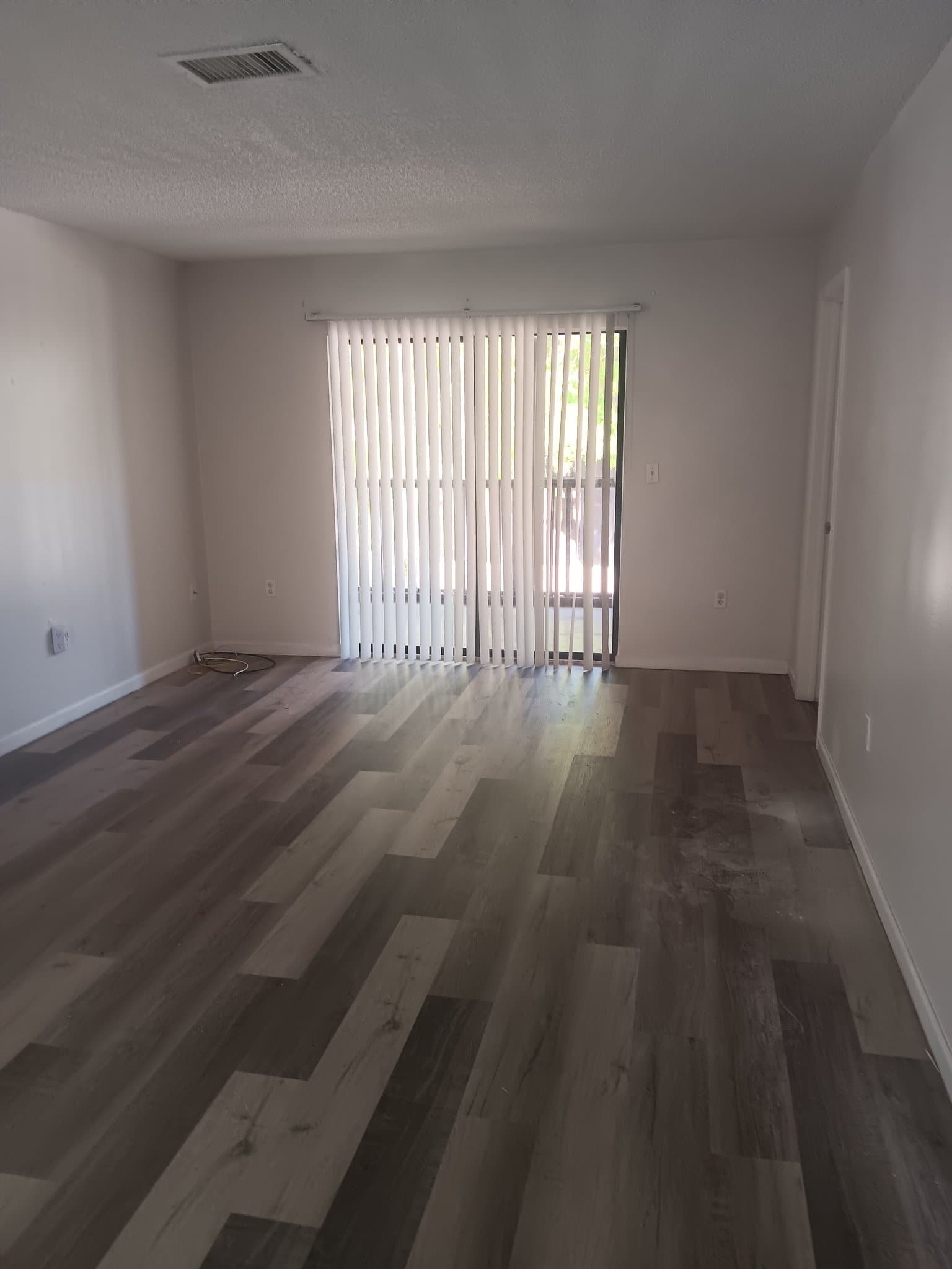 Sanford Apartment: 2541 S Myrtle Ave