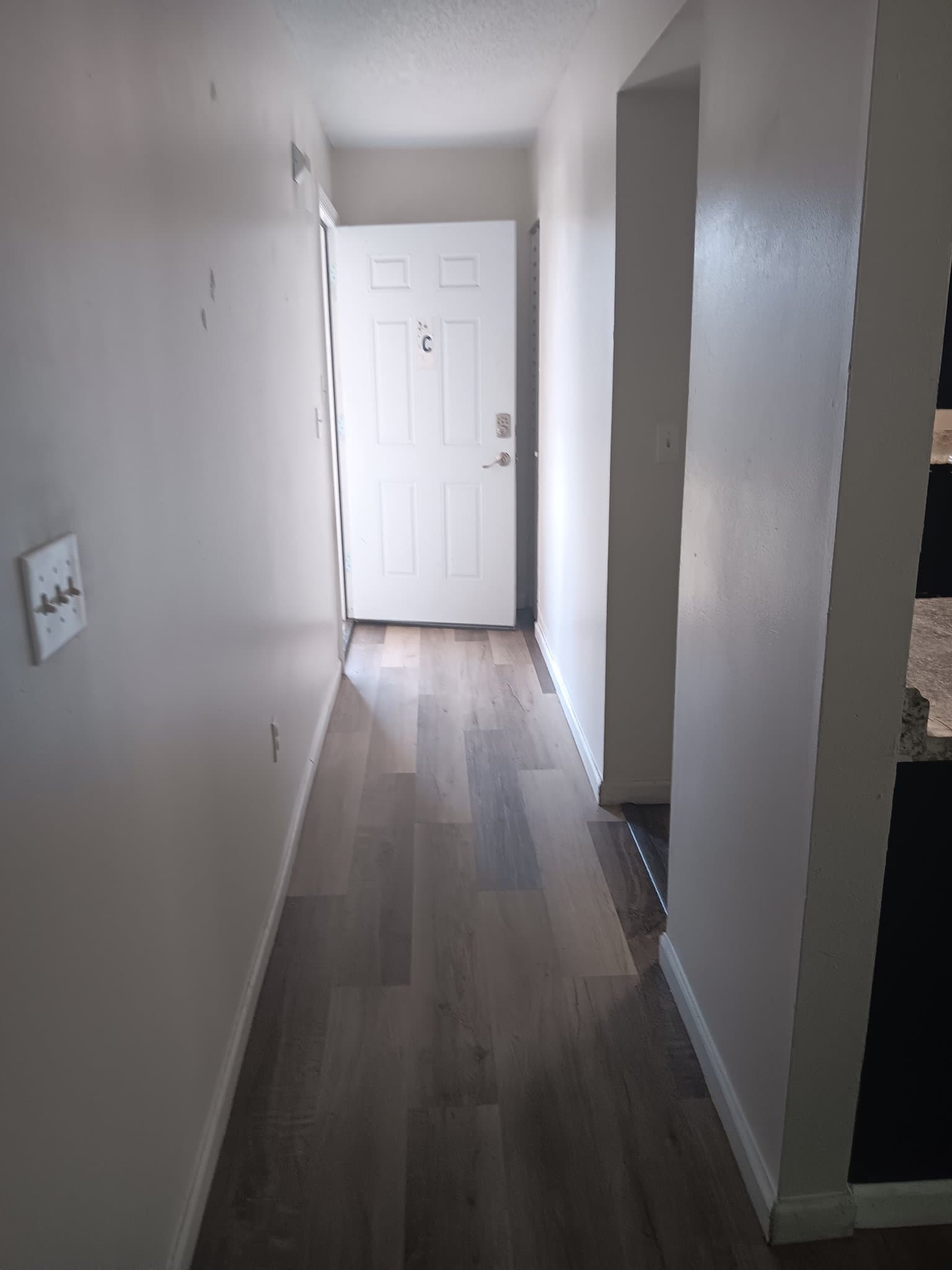 Sanford Apartment: 2541 S Myrtle Ave