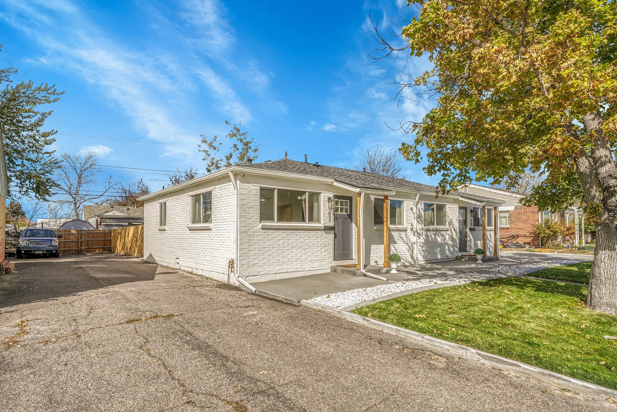 Aurora Multiplex: 57 Del Mar Cir