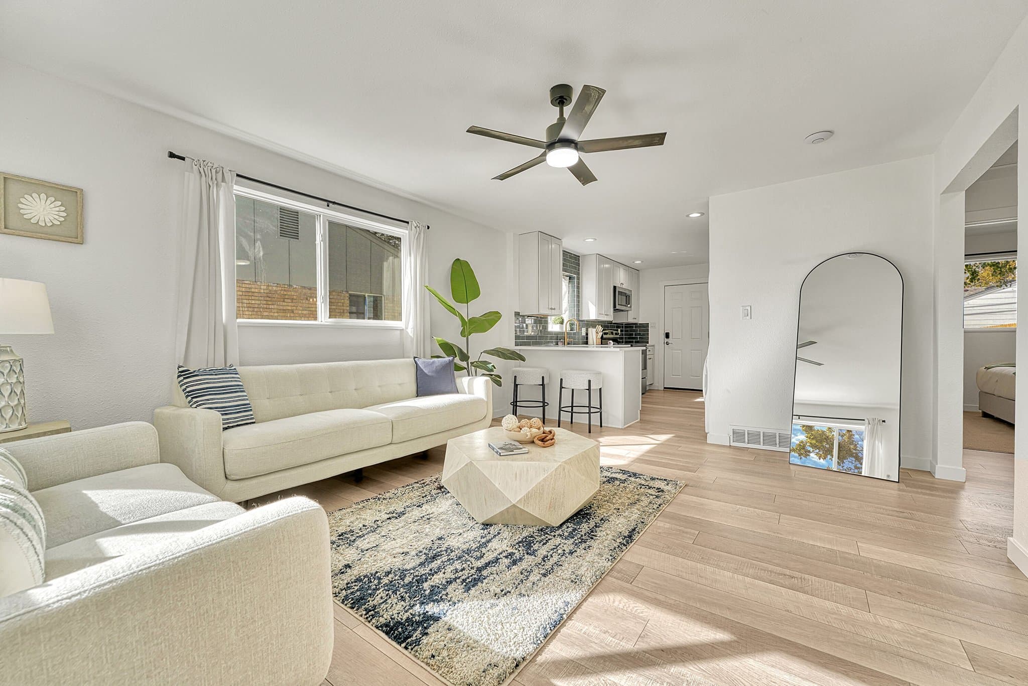 Aurora Multiplex: 57 Del Mar Cir