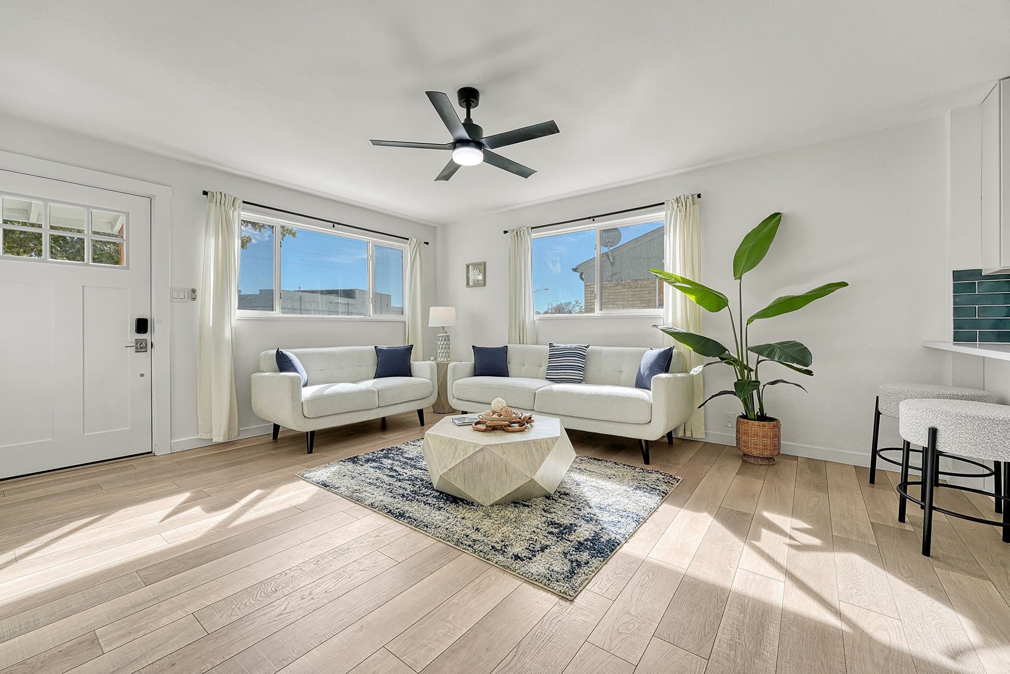 Aurora Multiplex: 57 Del Mar Cir