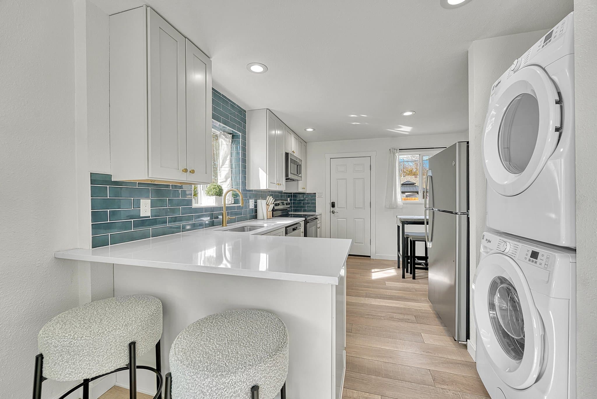 Aurora Multiplex: 57 Del Mar Cir