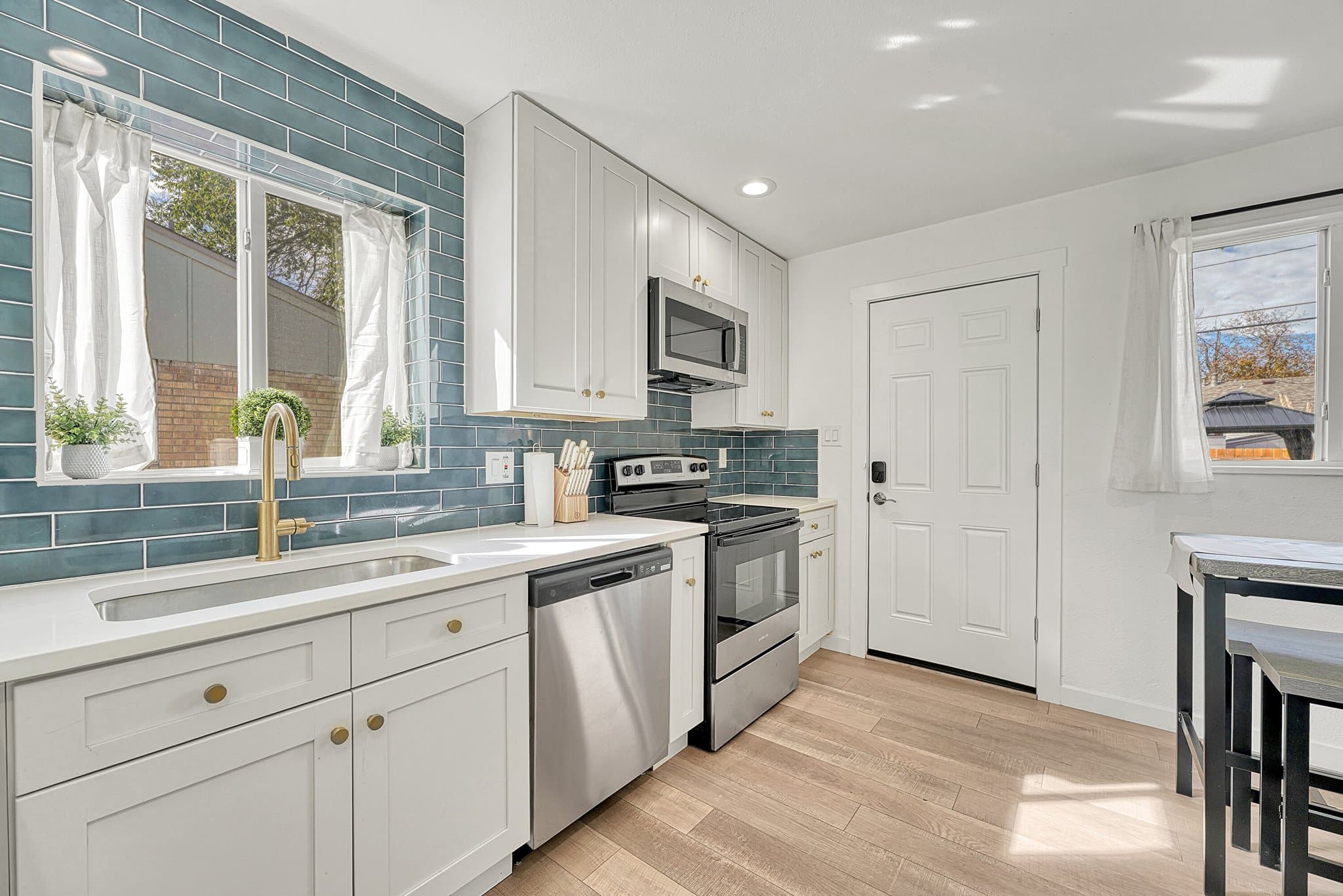 Aurora Multiplex: 57 Del Mar Cir