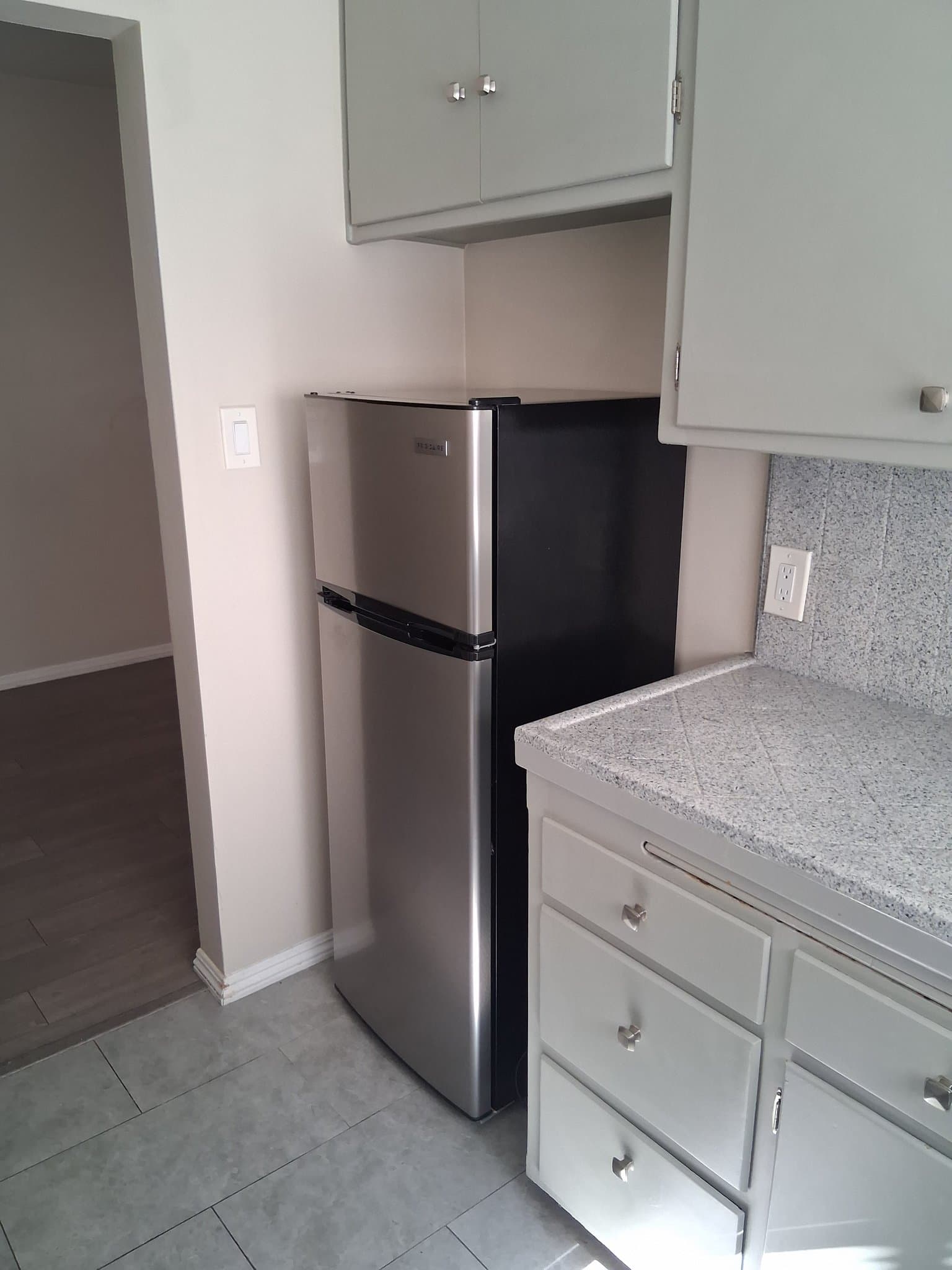 LOS ANGELES Apartment: 5852 David Ave