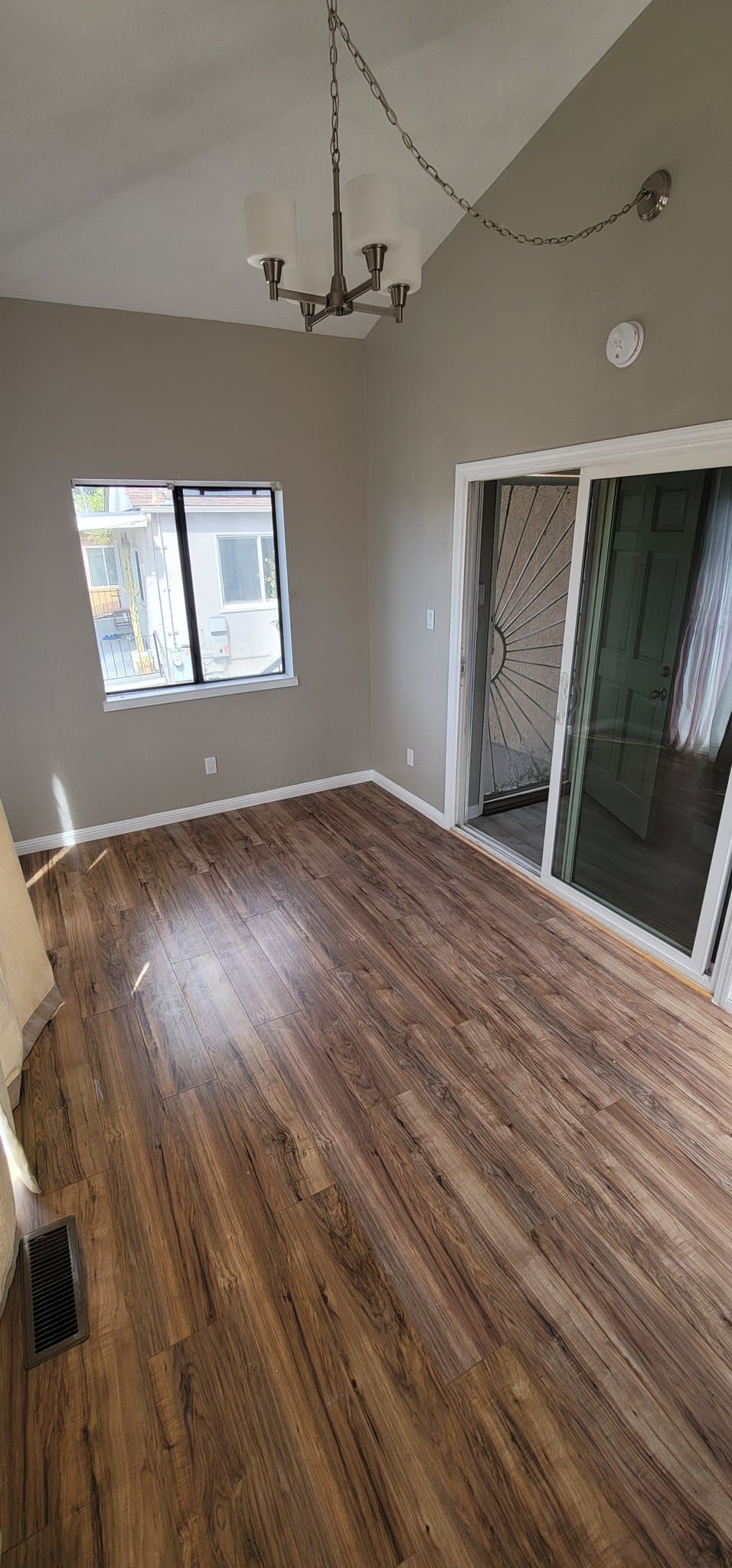 Oakland House: 9834 Lawlor St