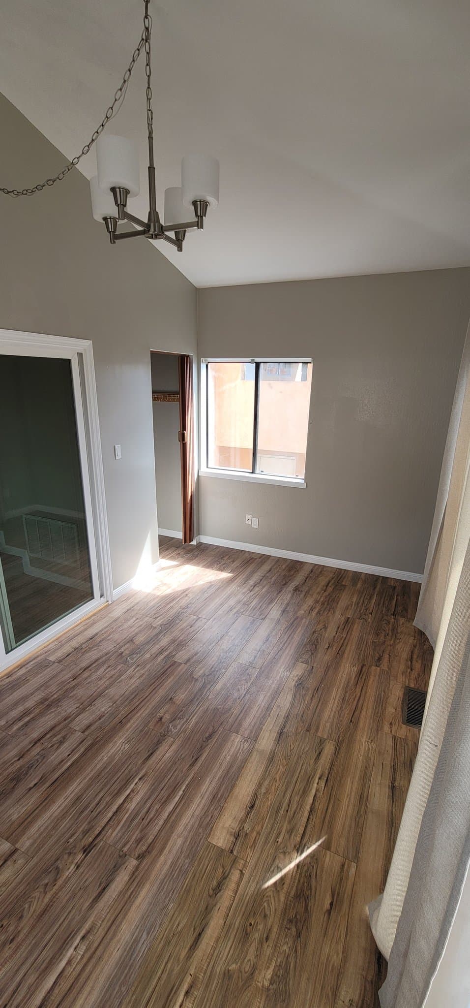 Oakland House: 9834 Lawlor St