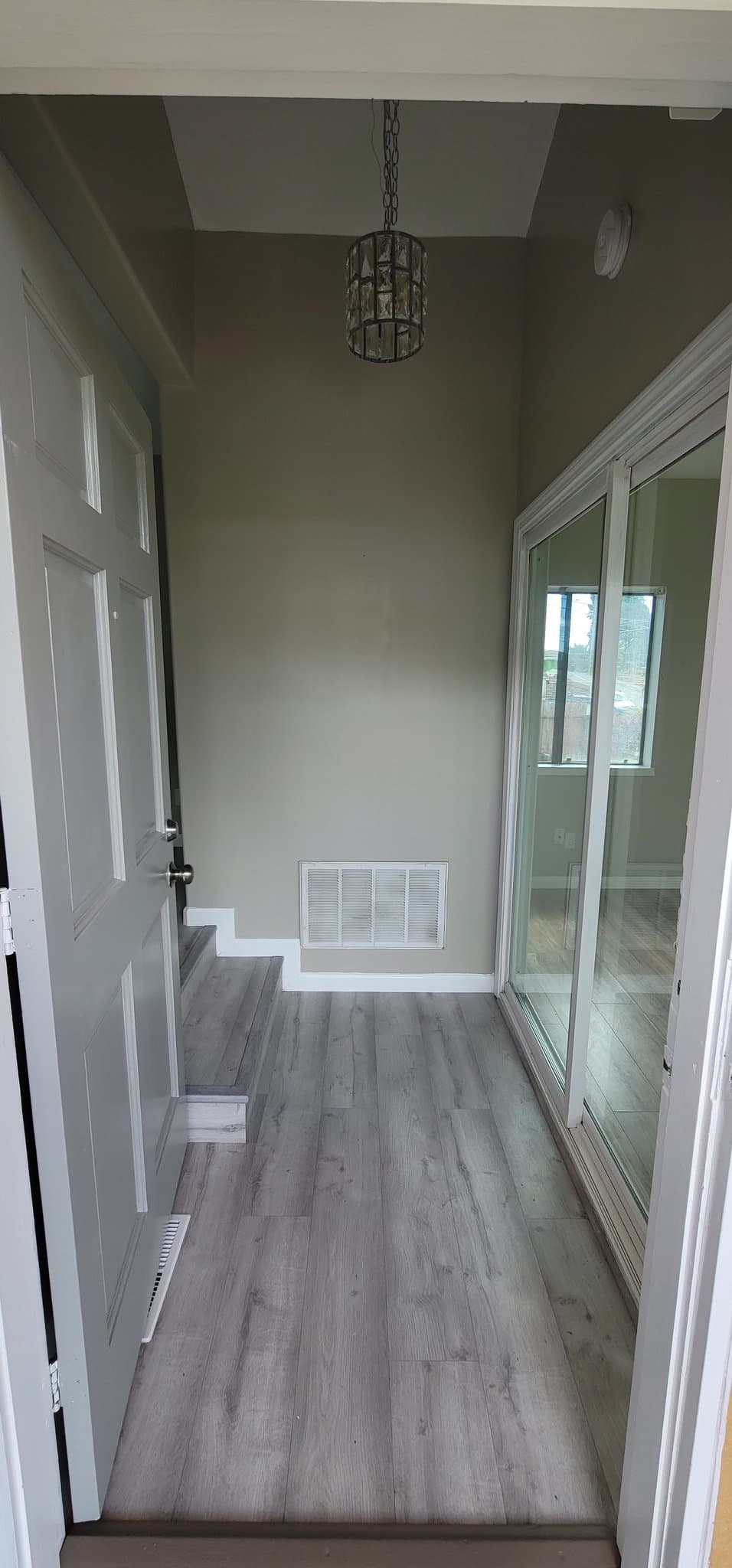 Oakland House: 9834 Lawlor St
