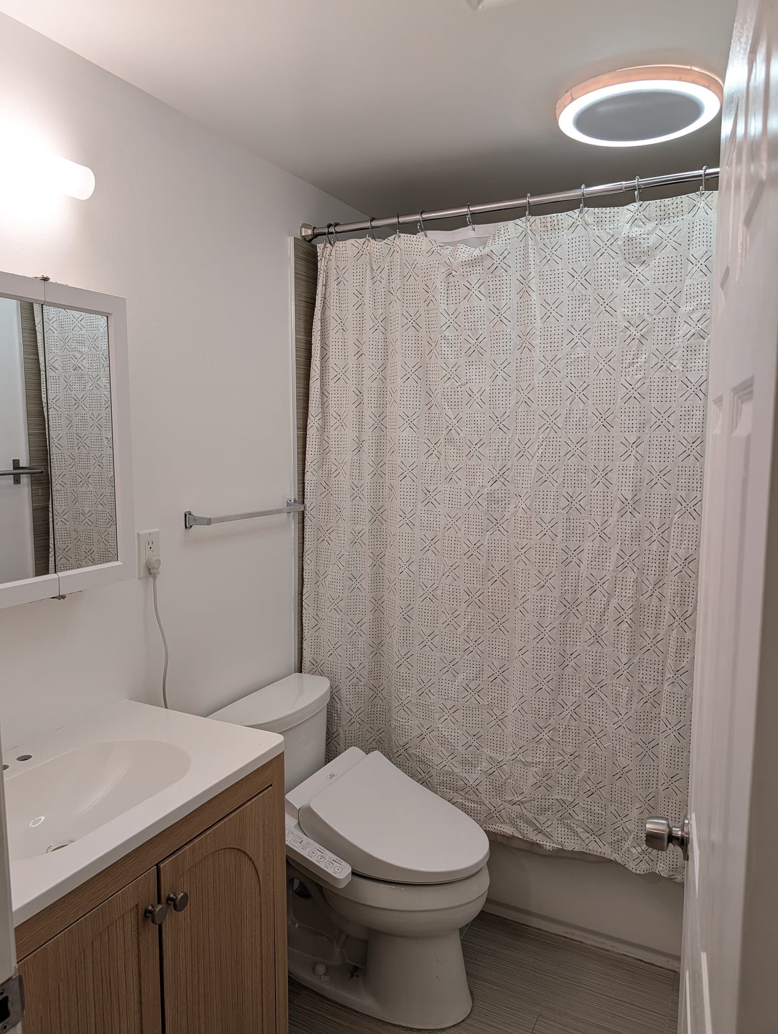 Oakland House: 9834 Lawlor St