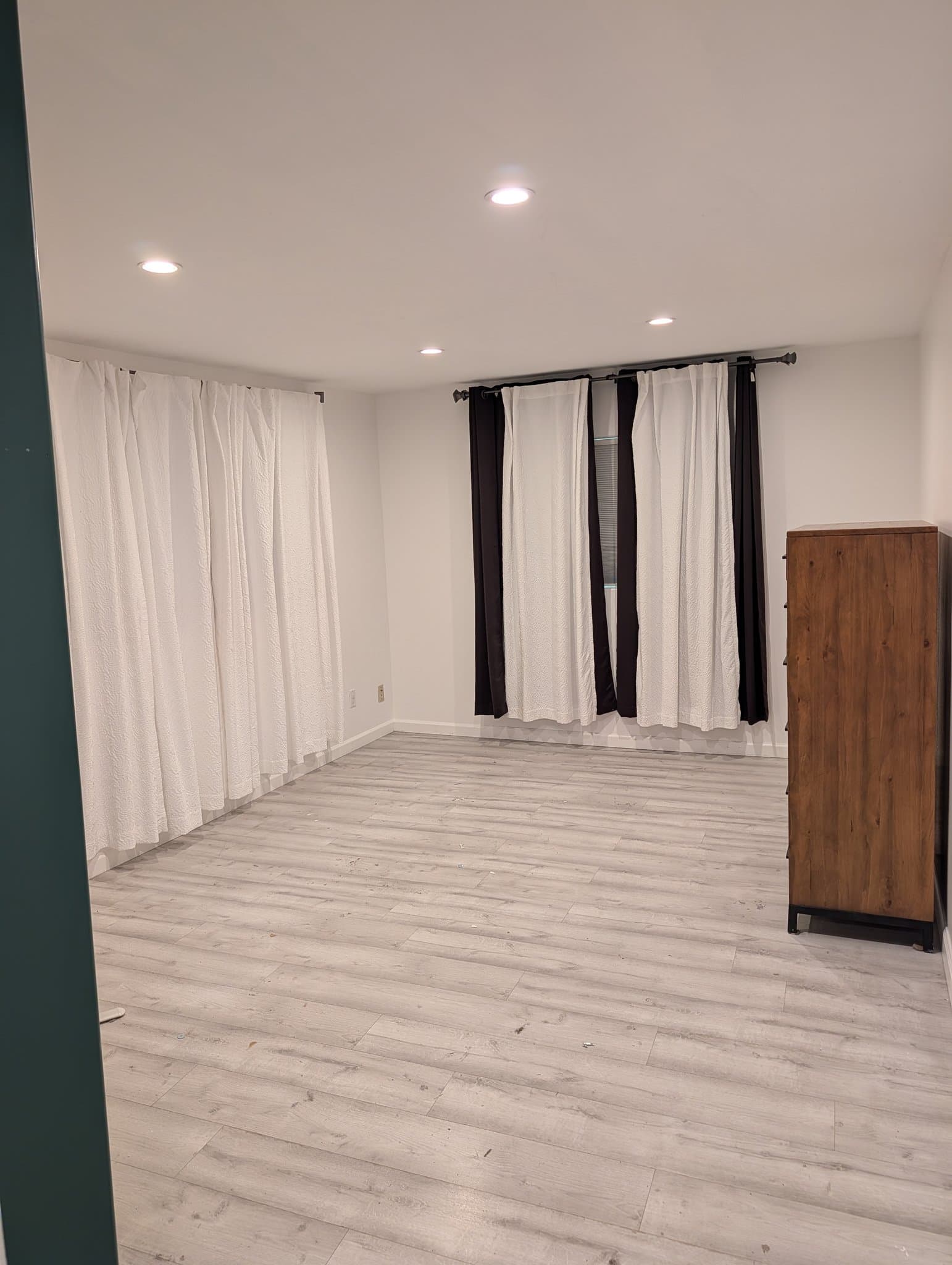 Oakland House: 9834 Lawlor St