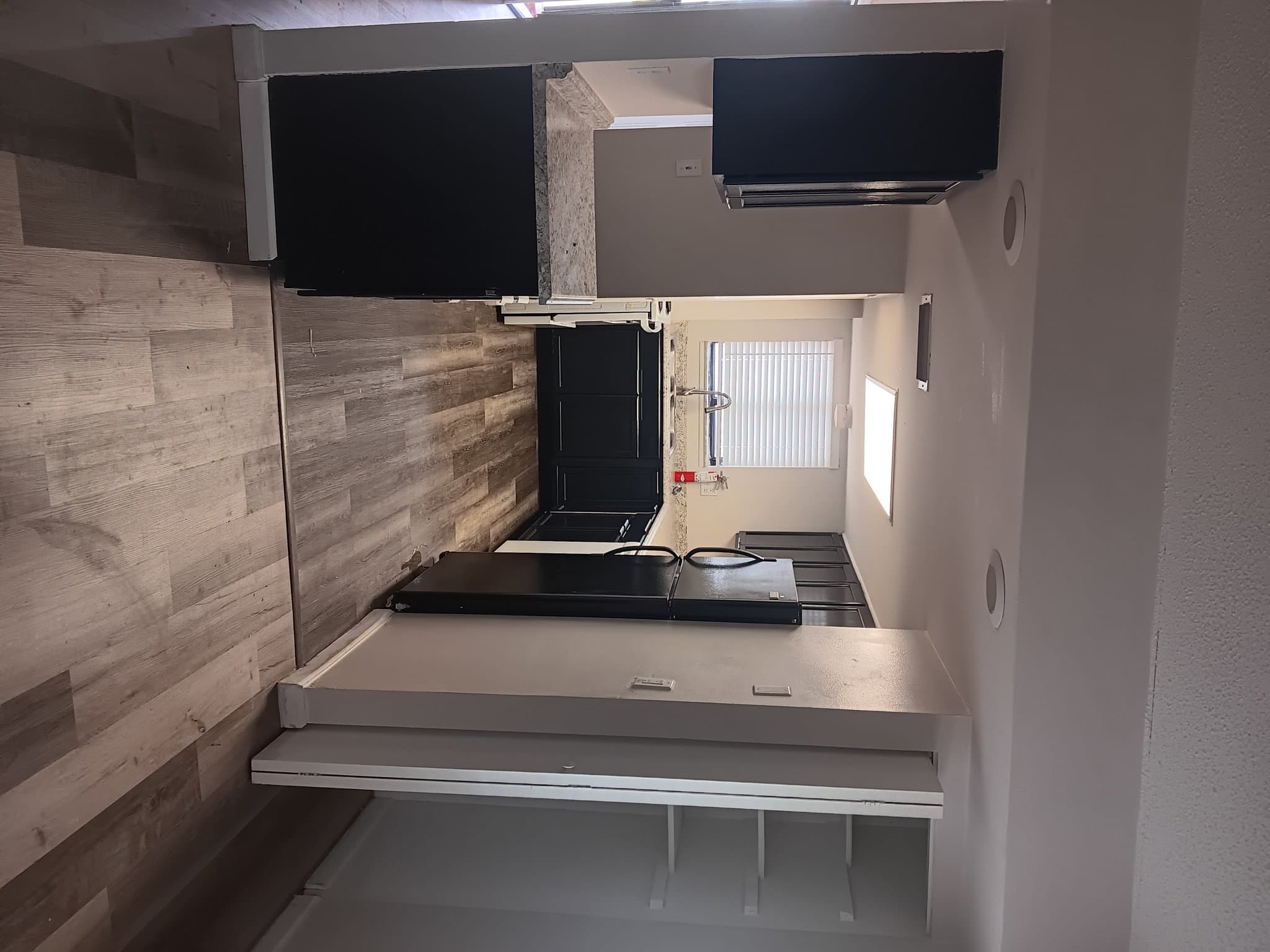 Sanford Apartment: 2541 S Myrtle Ave