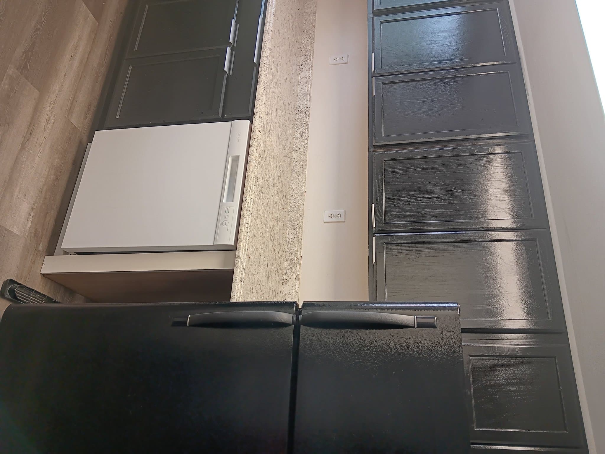Sanford Apartment: 2541 S Myrtle Ave