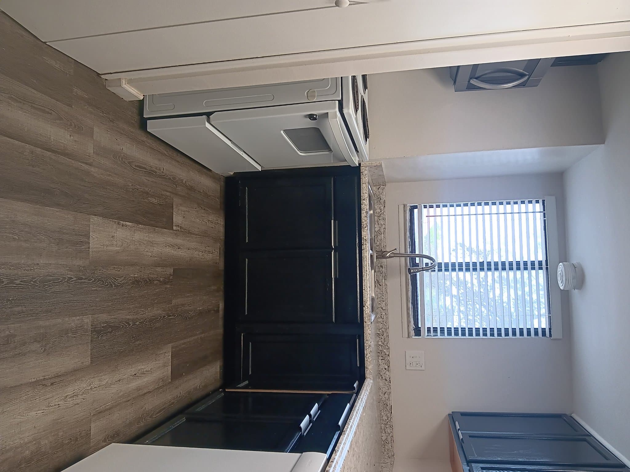 Sanford Apartment: 2541 S Myrtle Ave