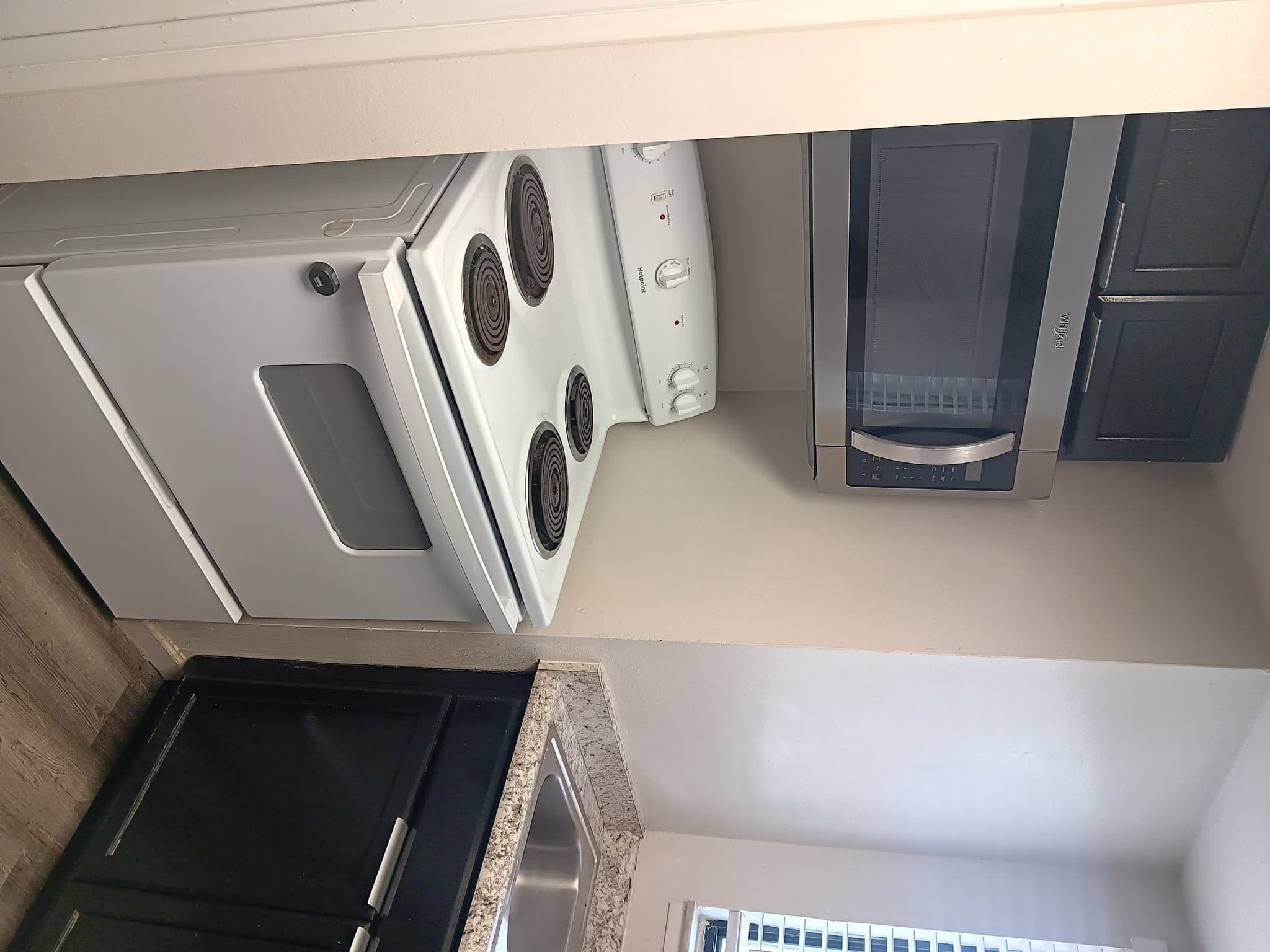 Sanford Apartment: 2541 S Myrtle Ave