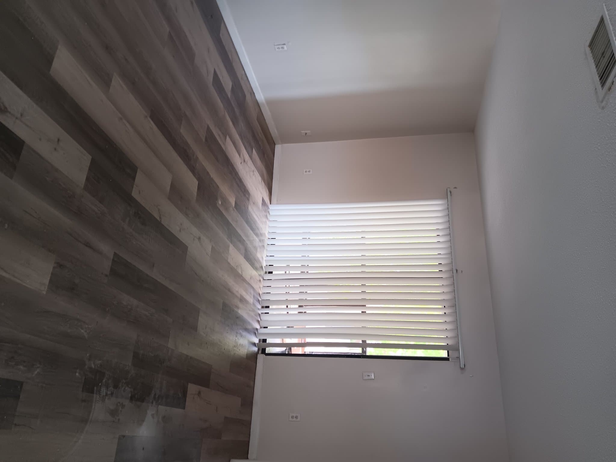 Sanford Apartment: 2541 S Myrtle Ave