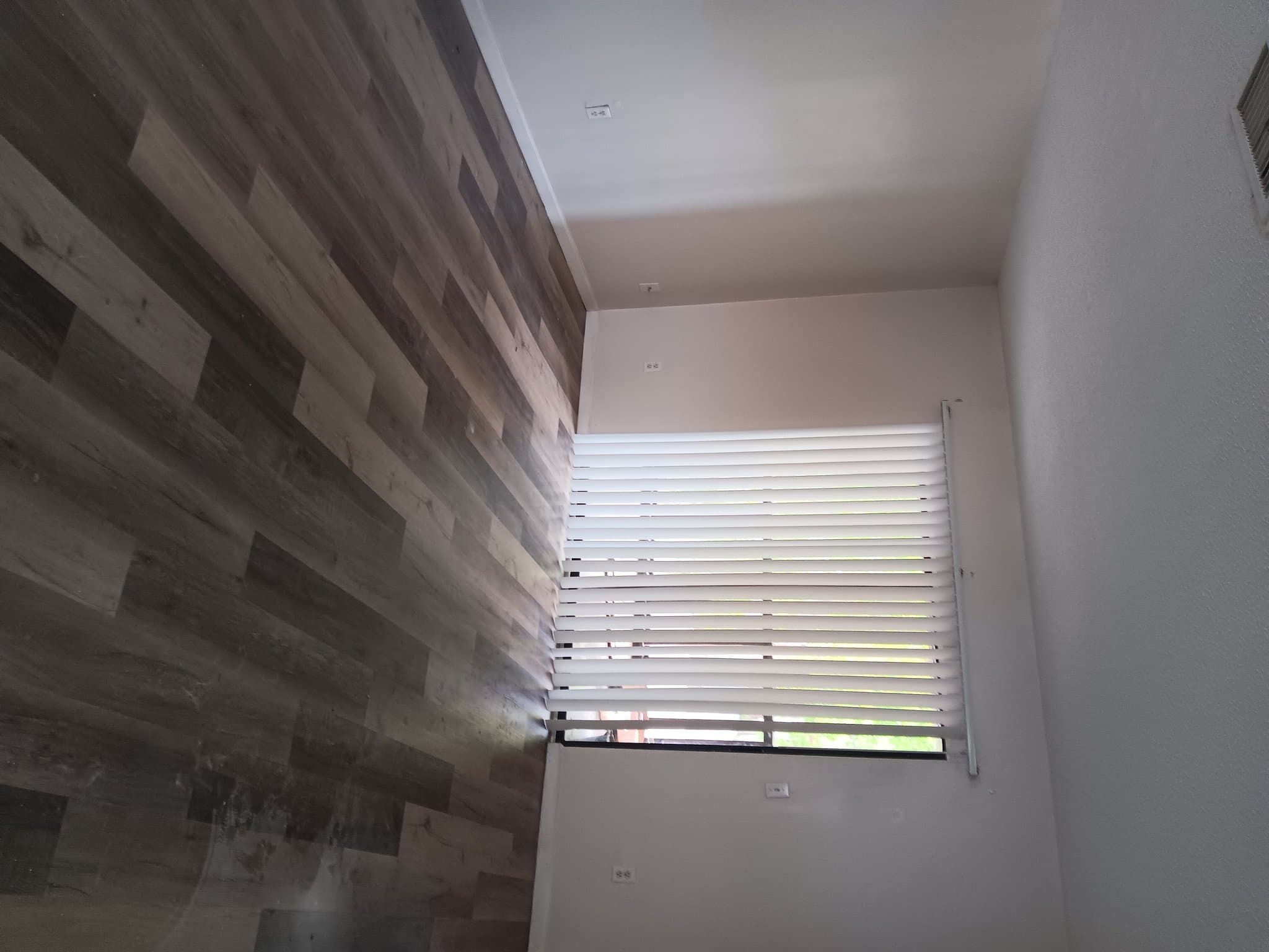 Sanford Apartment: 2541 S Myrtle Ave