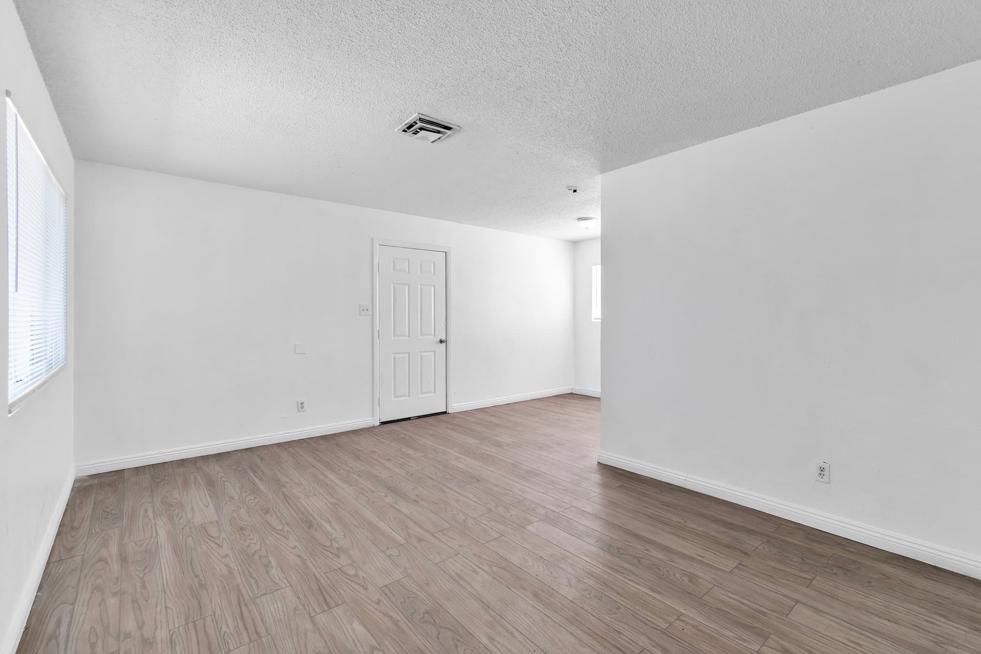 Las Vegas Multiplex: 2508 E Mesquite Ave
