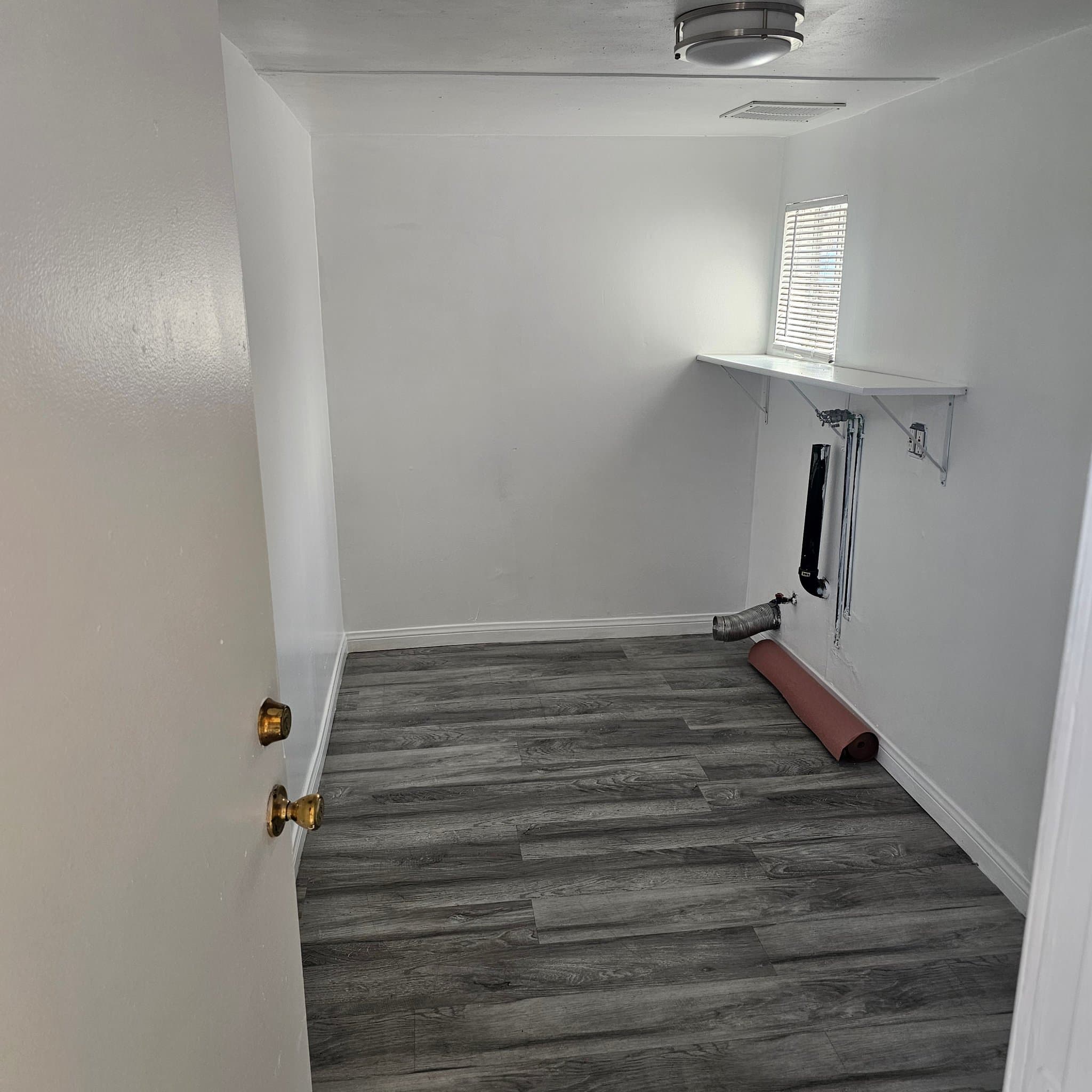 los angeles House: 1540 w 58th street