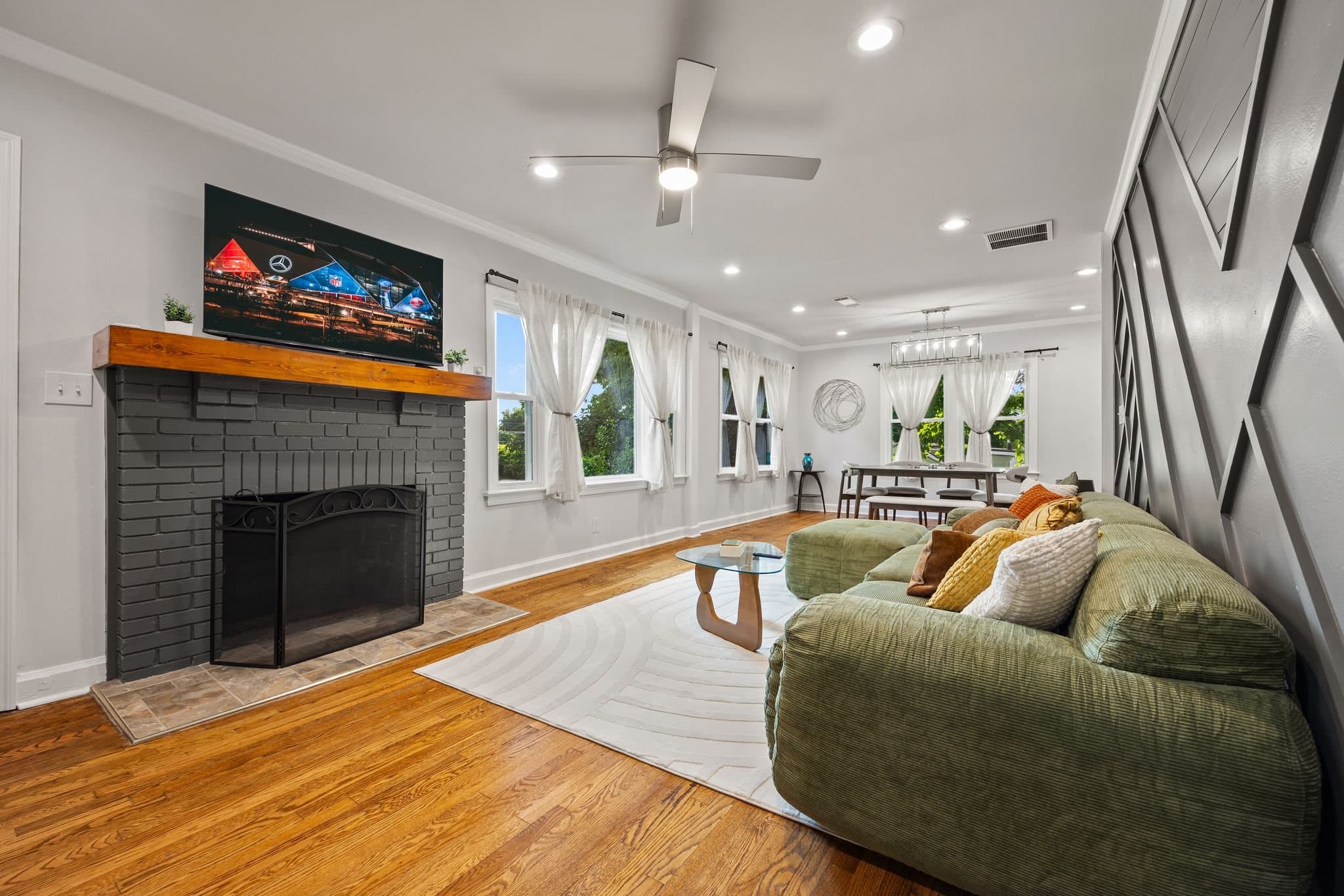 Atlanta Multiplex: 10 Claire Drive SE