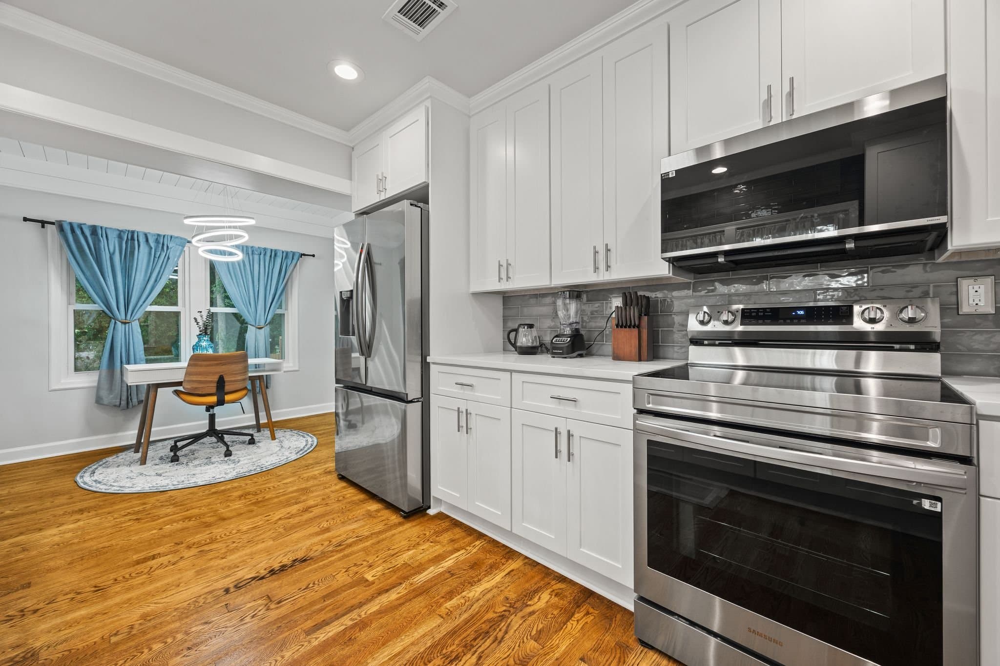 Atlanta Multiplex: 10 Claire Drive SE